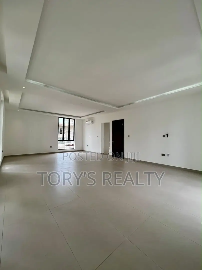 5bdrm Duplex in Banana Island for sale
