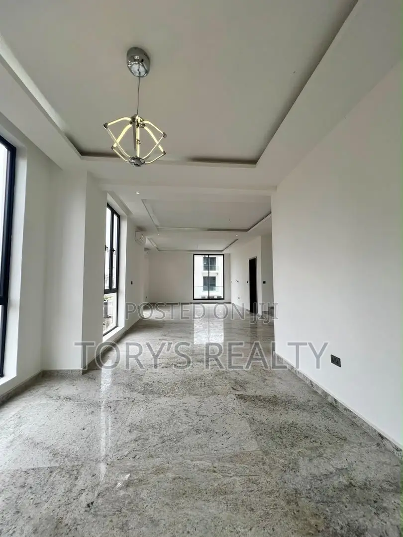 5bdrm Duplex in Banana Island for sale