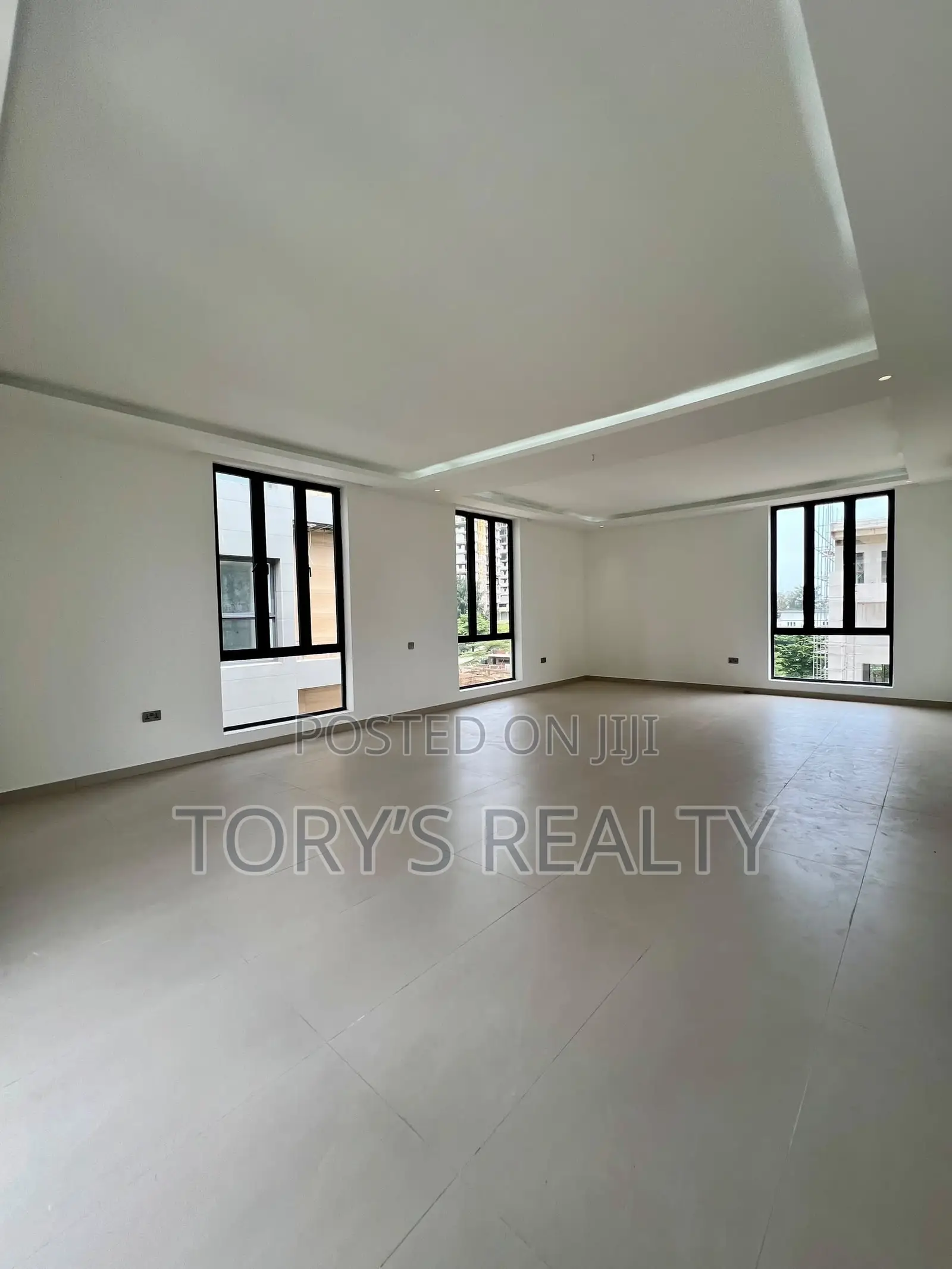 5bdrm Duplex in Banana Island for sale