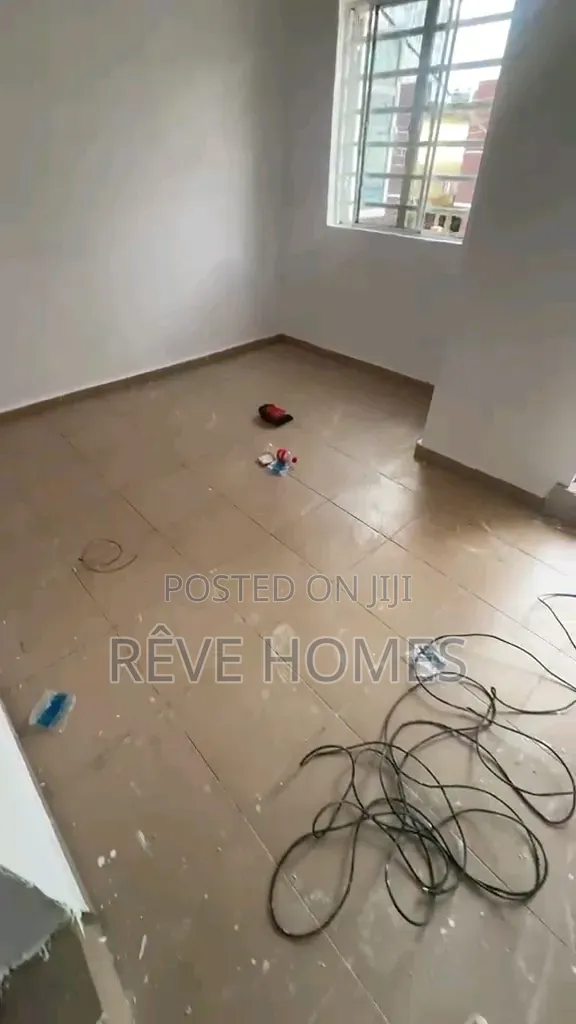 Mini Flat in Akoka for rent