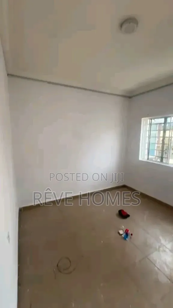 Mini Flat in Akoka for rent