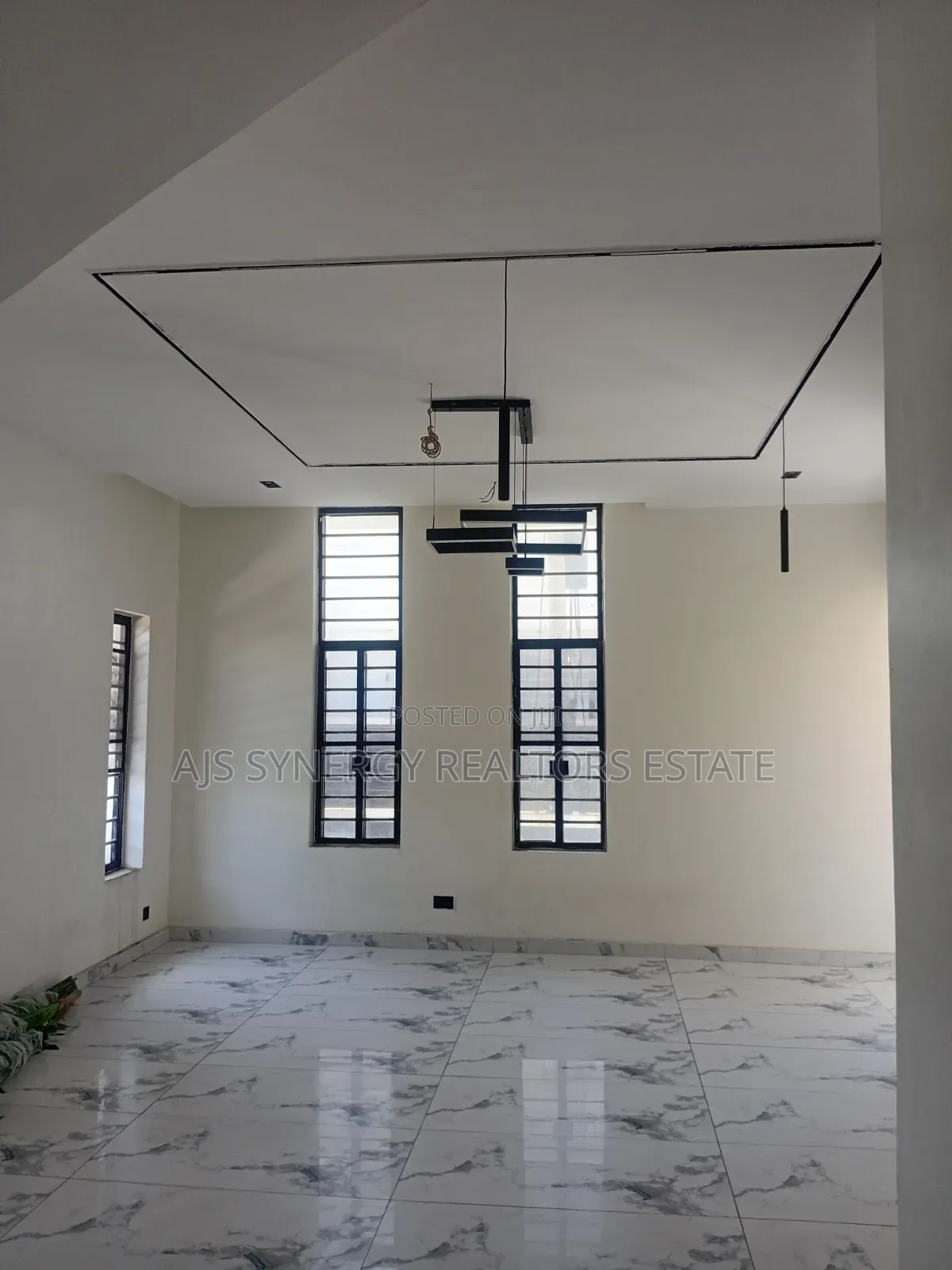 5bdrm Duplex in Lekki Expressway for sale
