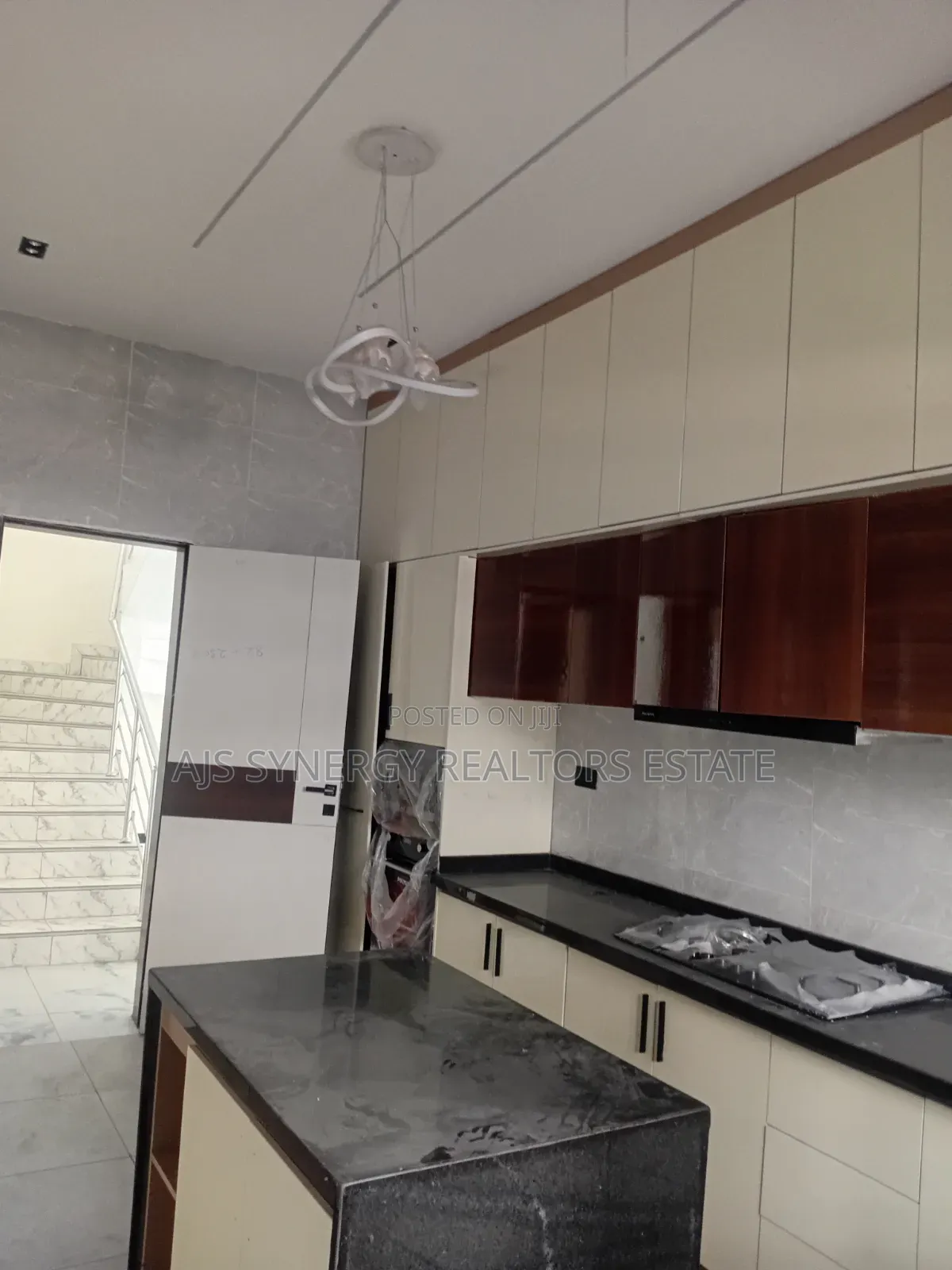 5bdrm Duplex in Lekki Expressway for sale