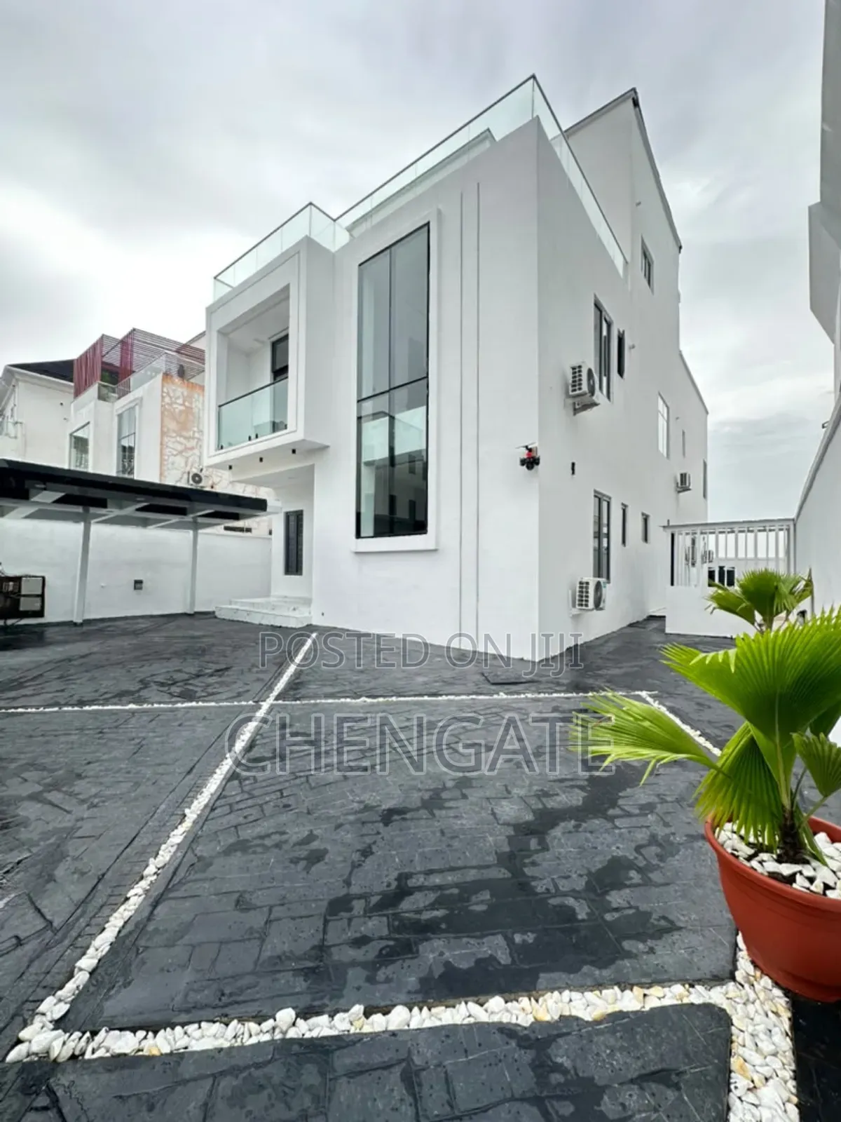 5bdrm Duplex in Osapa london for sale