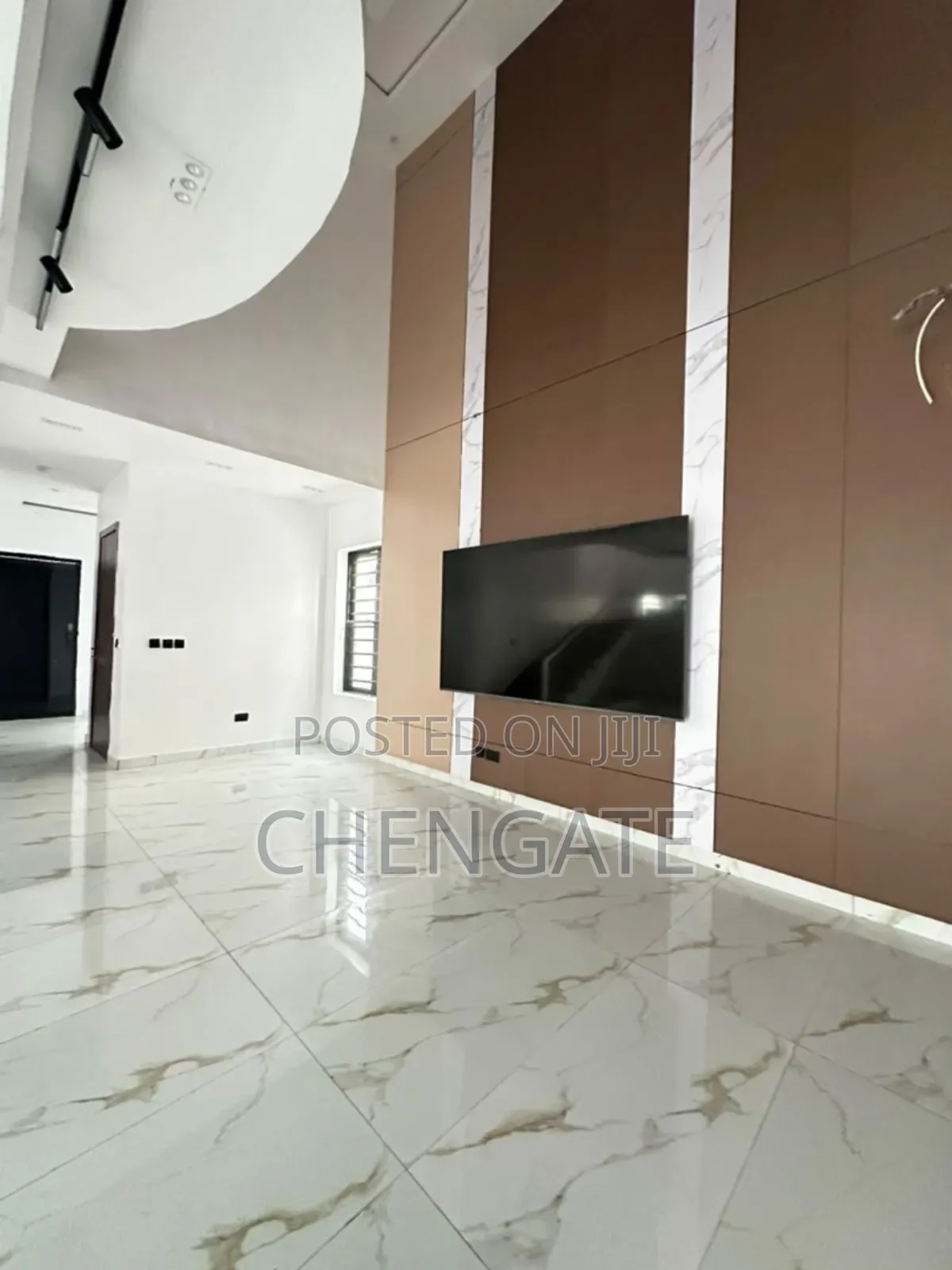 5bdrm Duplex in Osapa london for sale