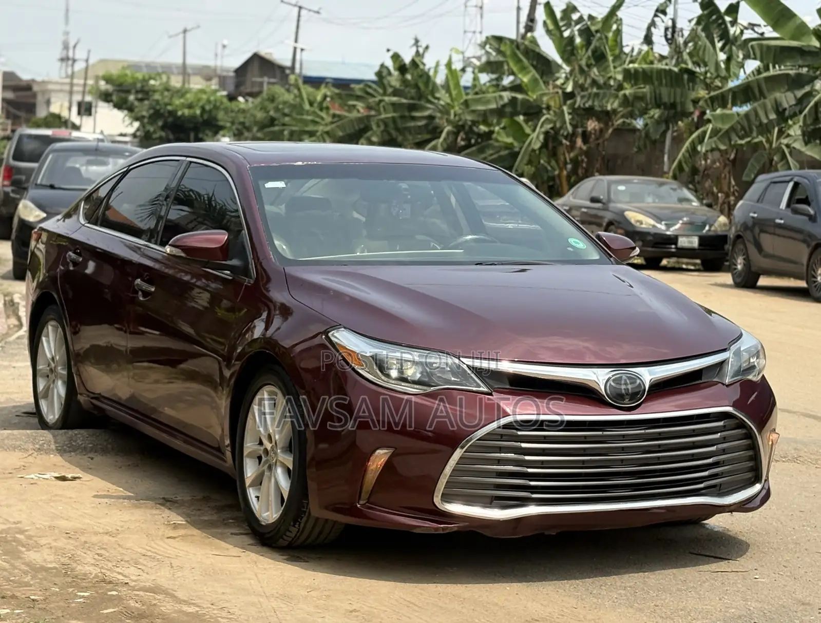 Toyota Avalon Limited Sedan FWD (3.5L 6cyl 6A) 2013 Burgundy