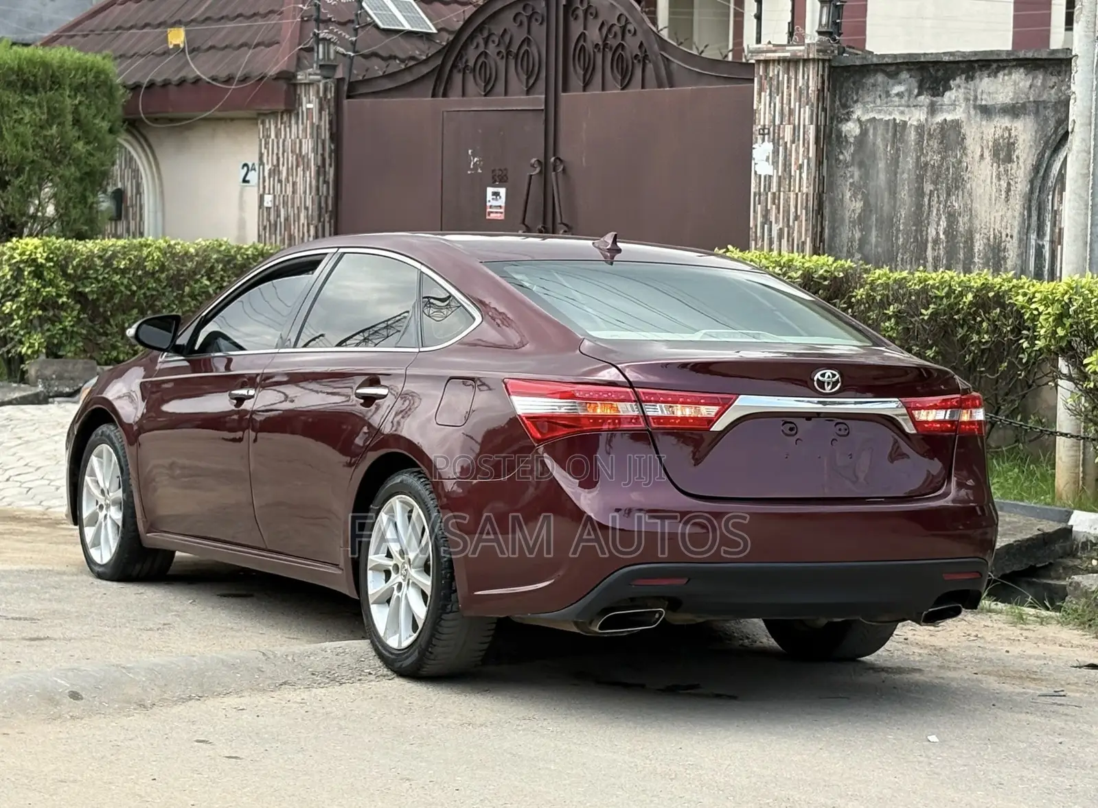 Toyota Avalon Limited Sedan FWD (3.5L 6cyl 6A) 2013 Burgundy