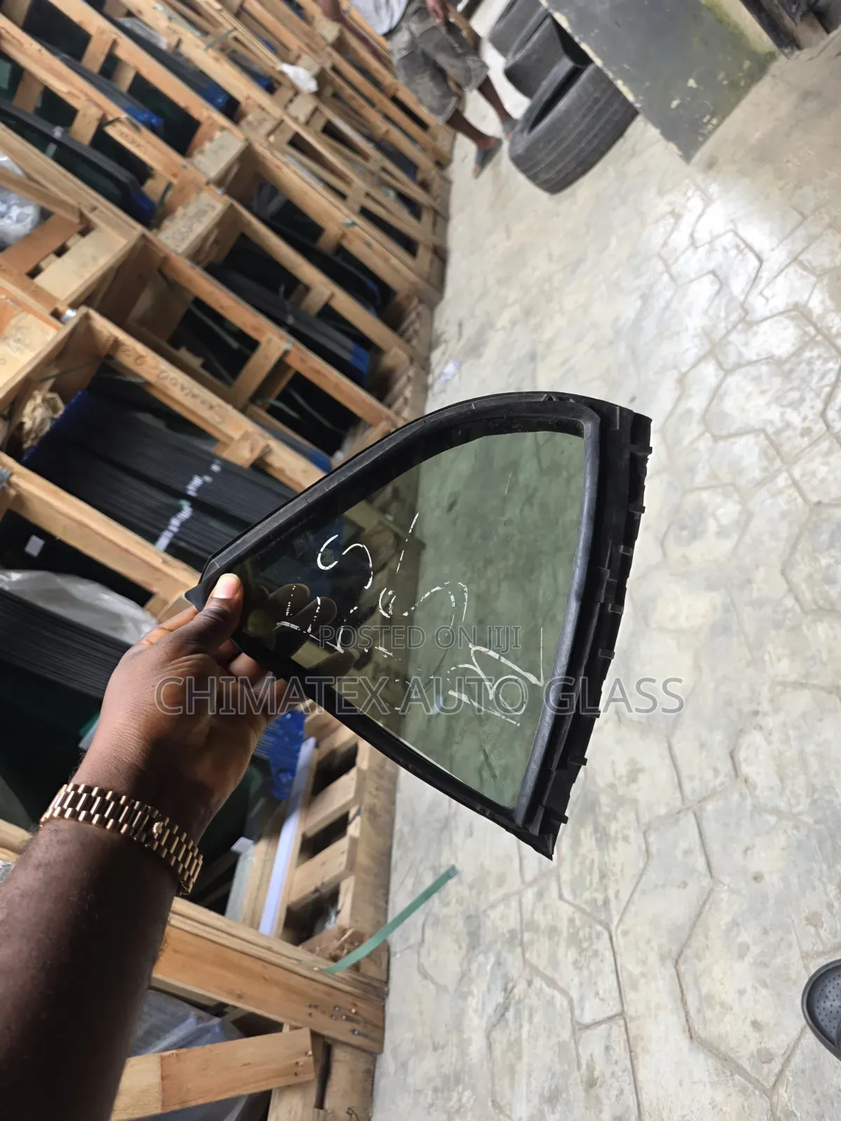 Lexus Es350 2014 Rear Door Vent Glass Available at Chimatex