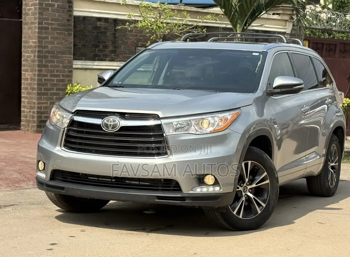 Toyota Highlander XLE V6 4x2 (3.5L 6cyl 6A) 2016 Gray