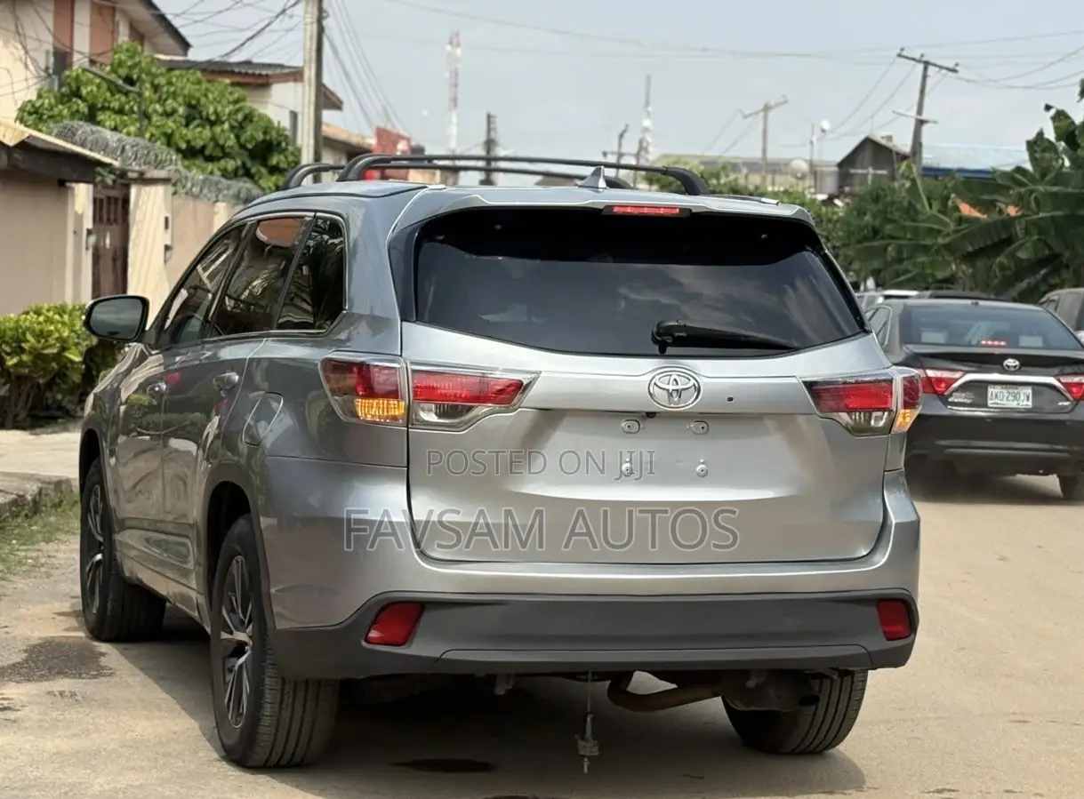 Toyota Highlander XLE V6 4x2 (3.5L 6cyl 6A) 2016 Gray