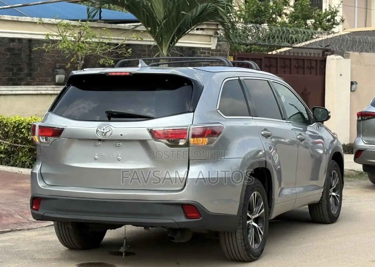 Toyota Highlander XLE V6 4x2 (3.5L 6cyl 6A) 2016 Gray