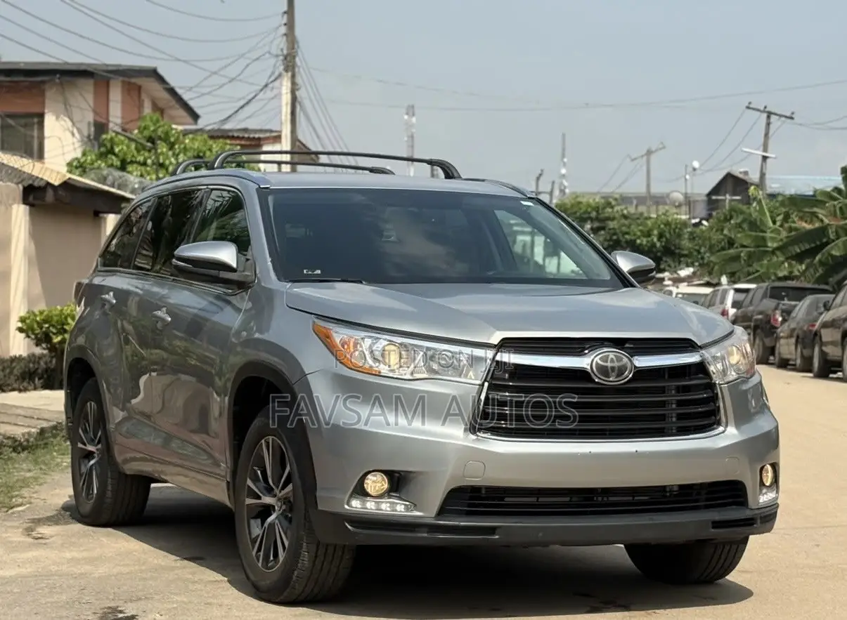 Toyota Highlander XLE V6 4x2 (3.5L 6cyl 6A) 2016 Gray