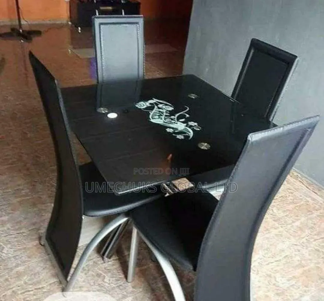 Executive Luxury 4seater Glass Dinning Table With Chairs