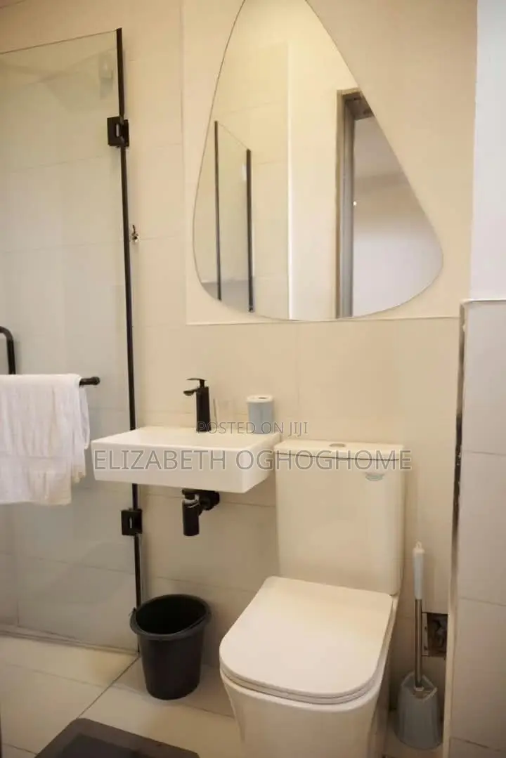2bdrm Apartment in Lekki Phase 1 for rent