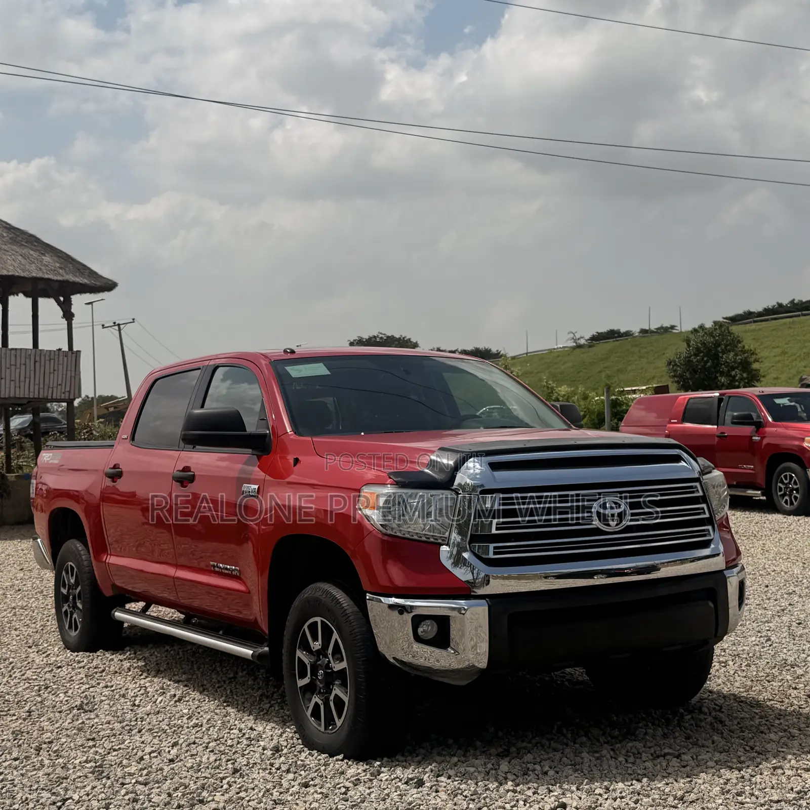 Toyota Tundra SR5 4dr CrewMax 4WD SB (5.7L 8cyl 6A) 2014 Red
