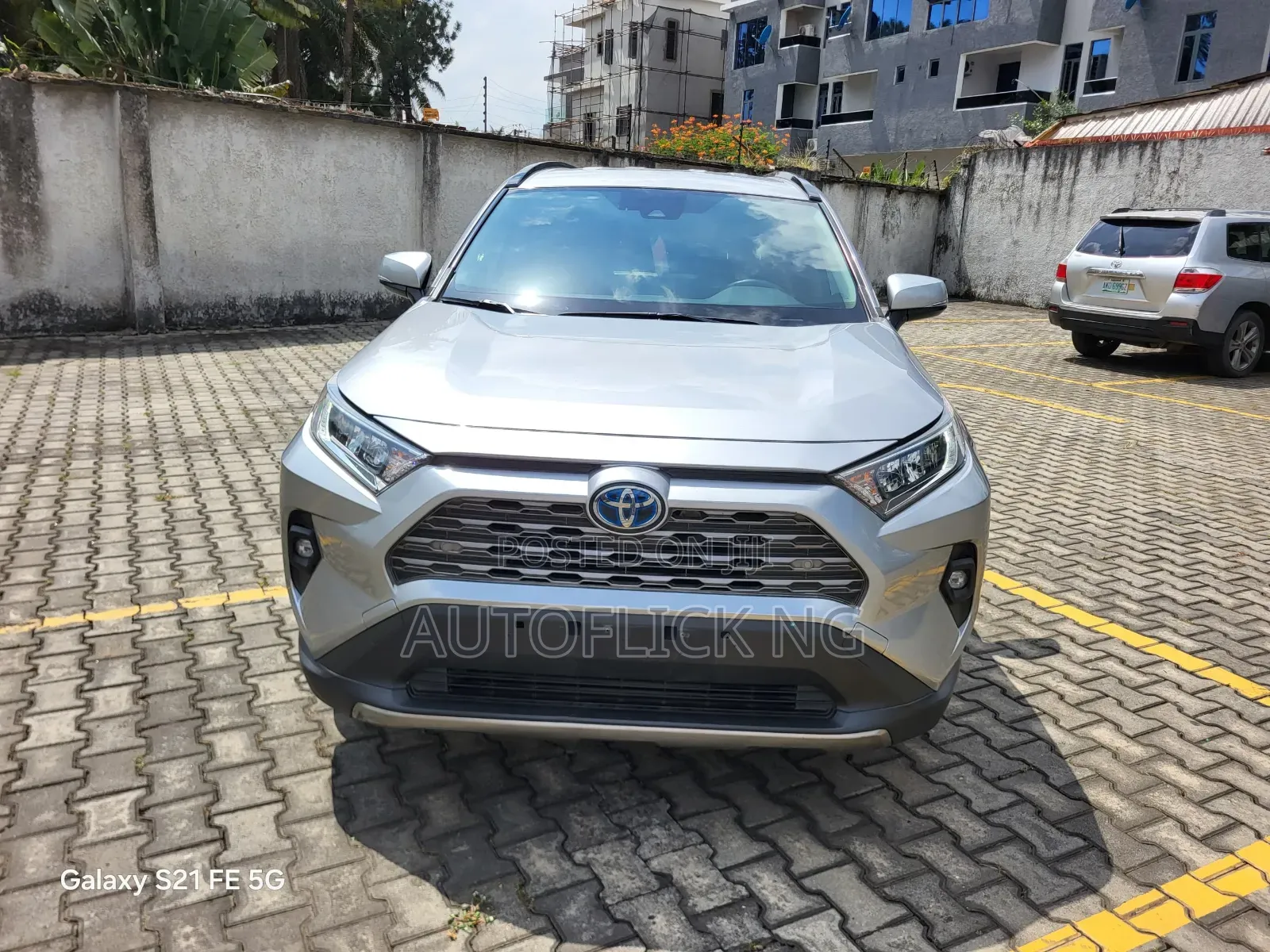 Toyota RAV4 XLE AWD 2024 Silver