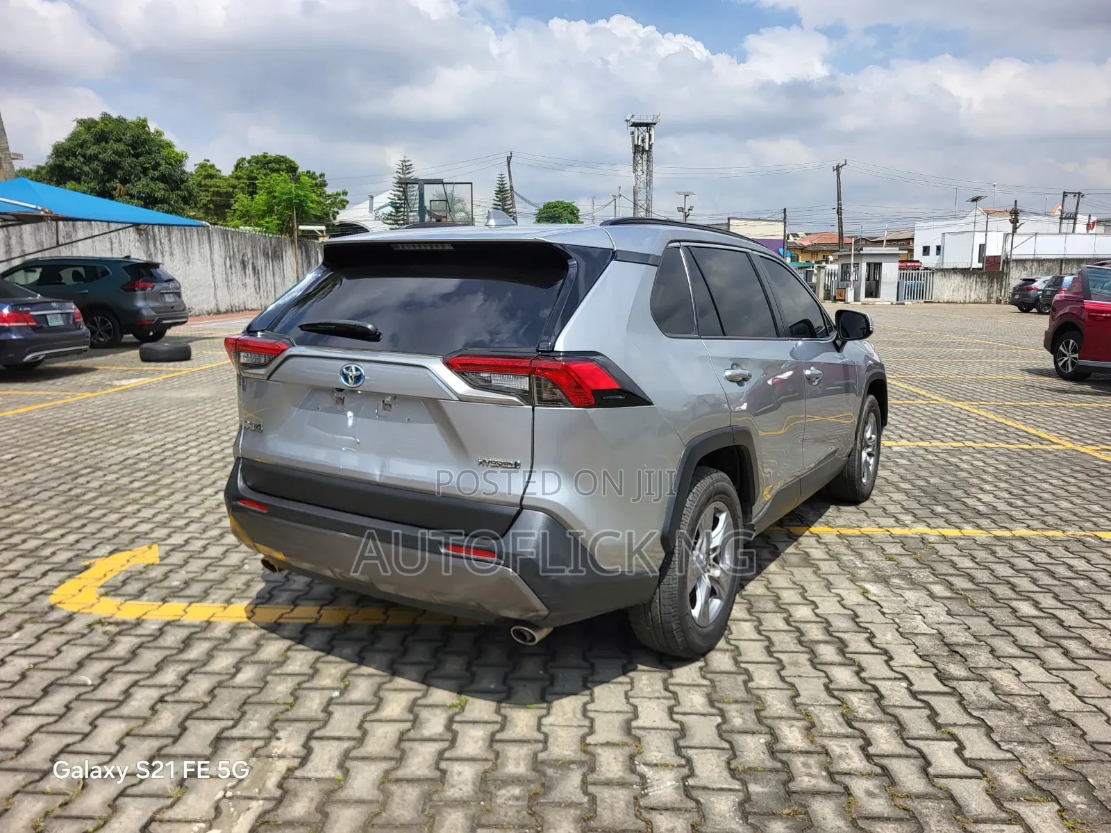 Toyota RAV4 XLE AWD 2024 Silver