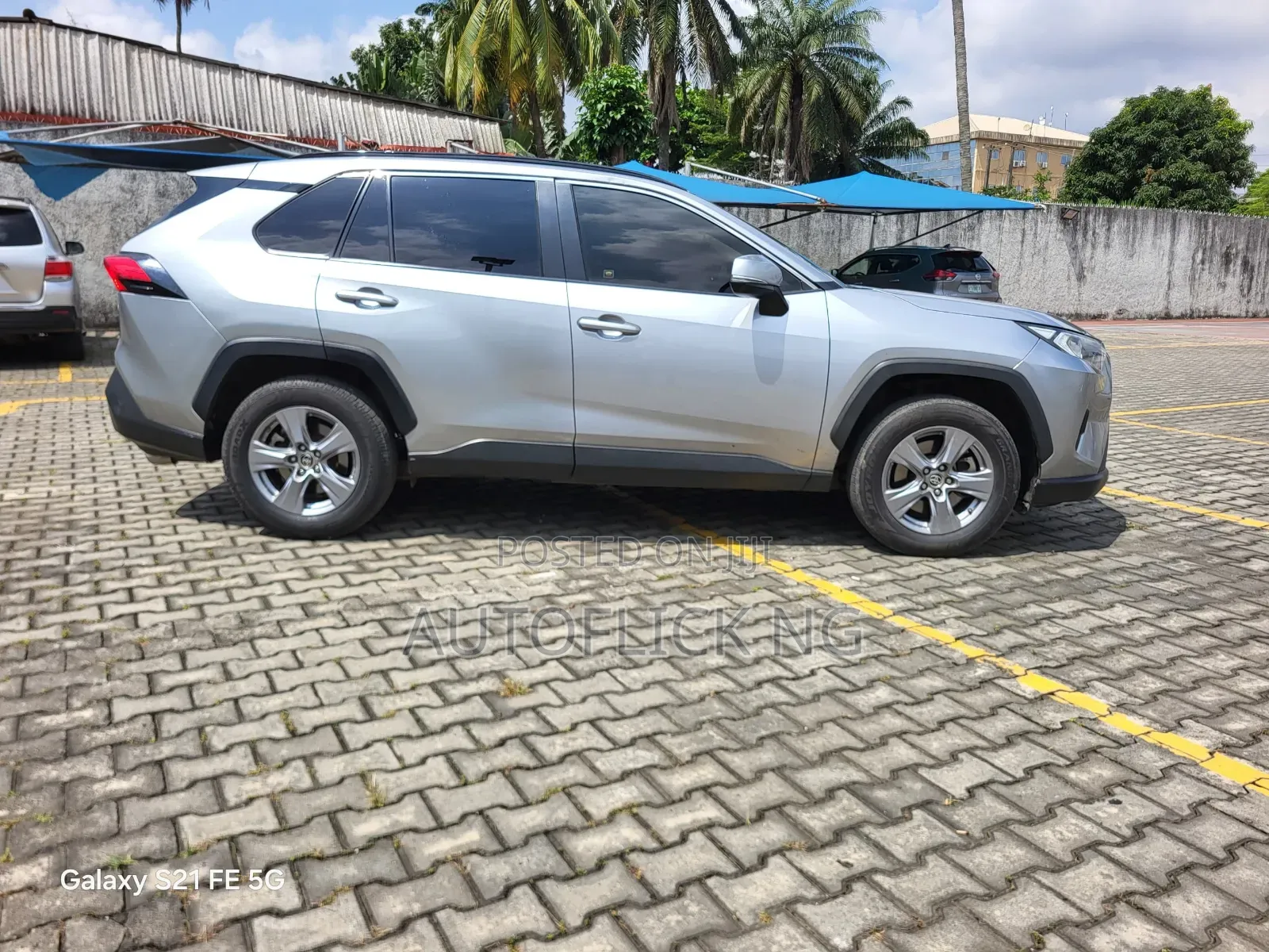 Toyota RAV4 XLE AWD 2024 Silver