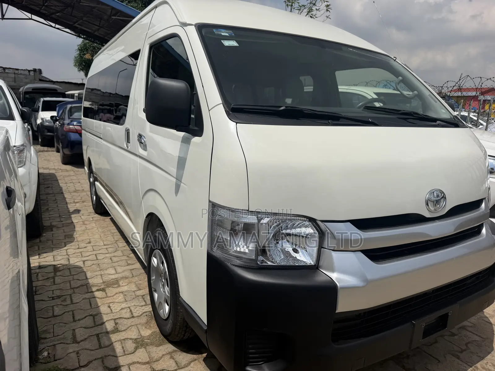 Toyota HiAce 2018 White