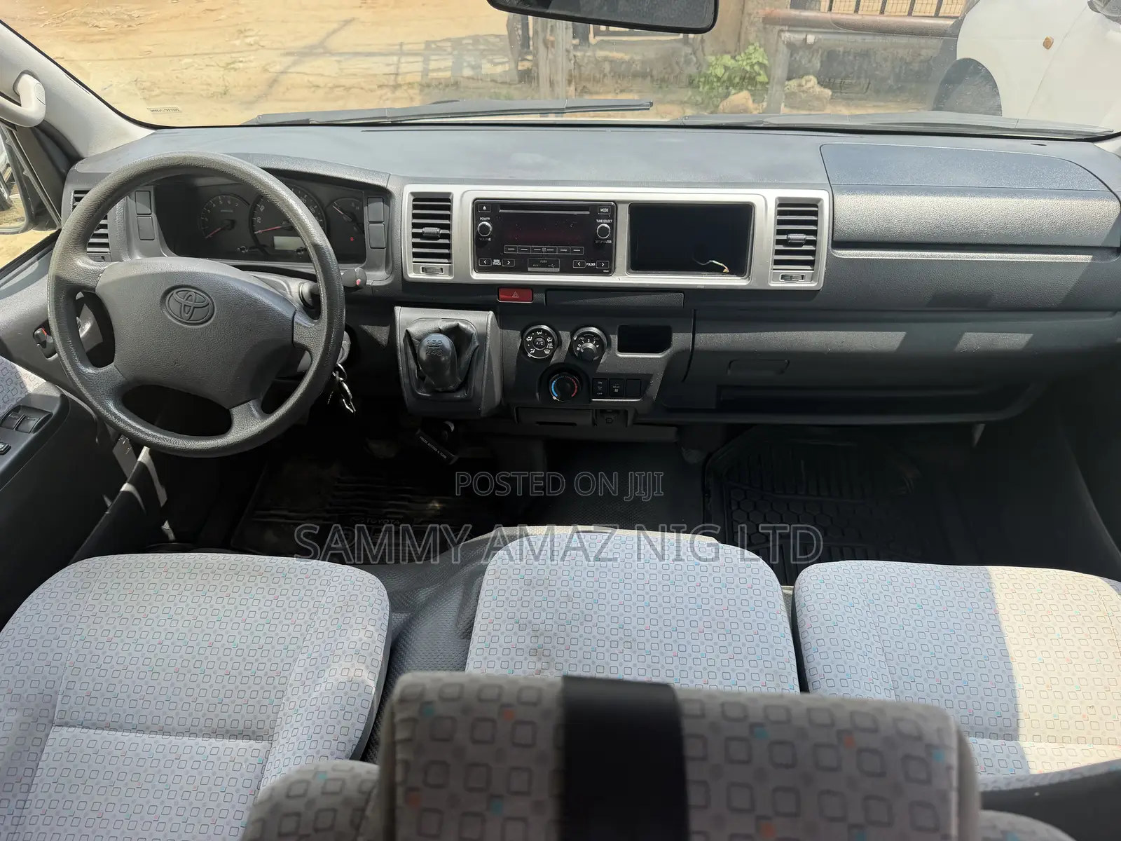 Toyota HiAce 2018 White