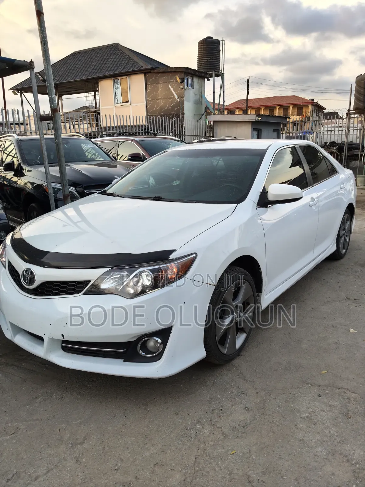 Toyota Camry SE 4dr Sedan (2.5L 4cyl 6A) 2014 White