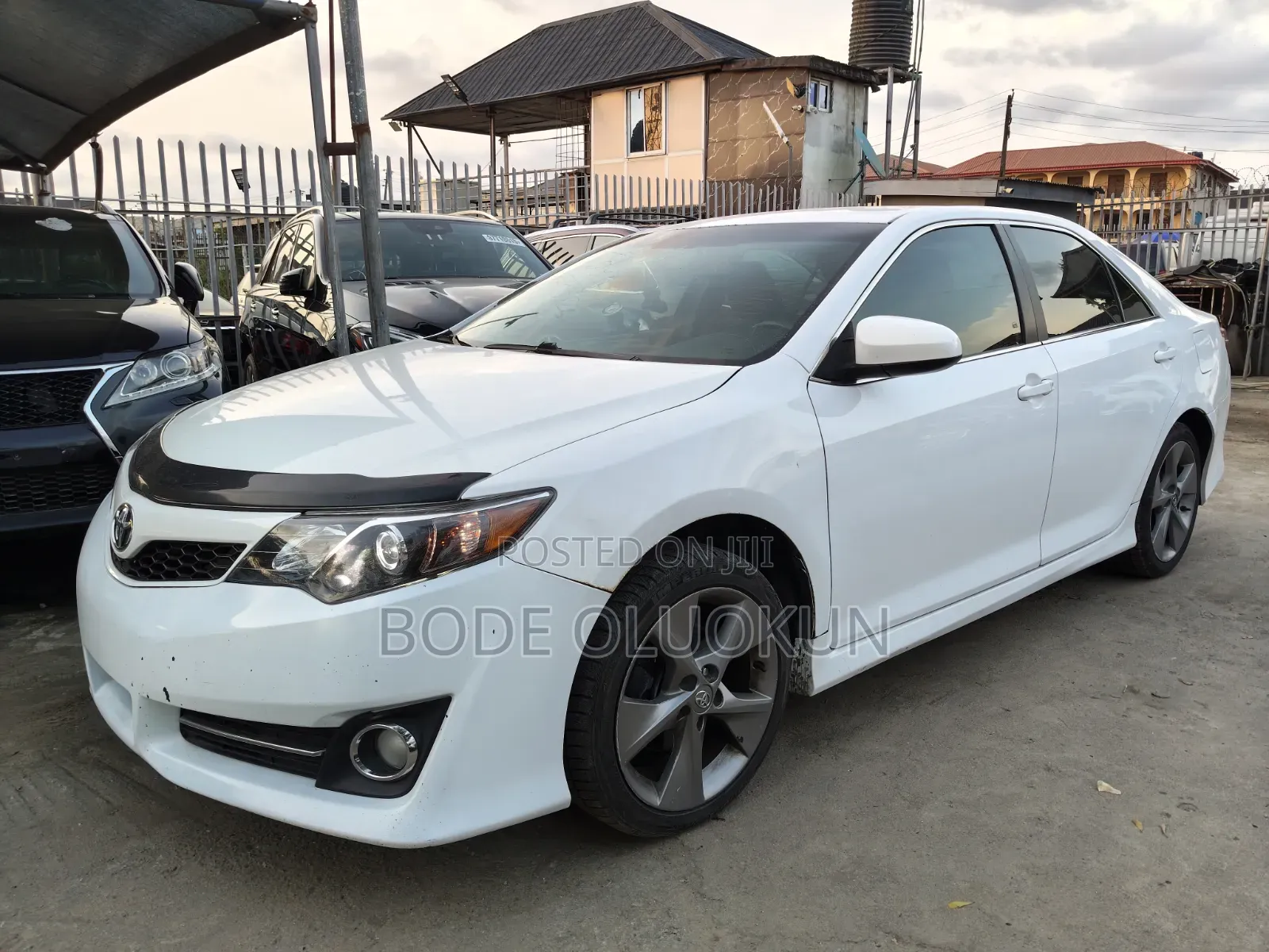 Toyota Camry SE 4dr Sedan (2.5L 4cyl 6A) 2014 White