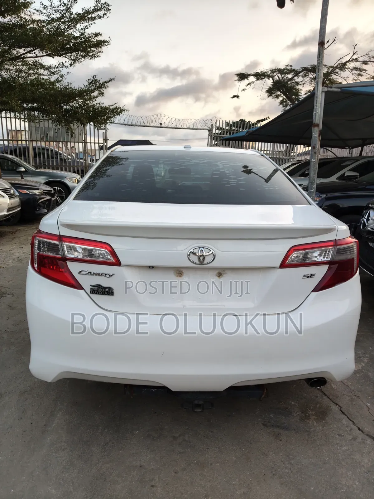 Toyota Camry SE 4dr Sedan (2.5L 4cyl 6A) 2014 White