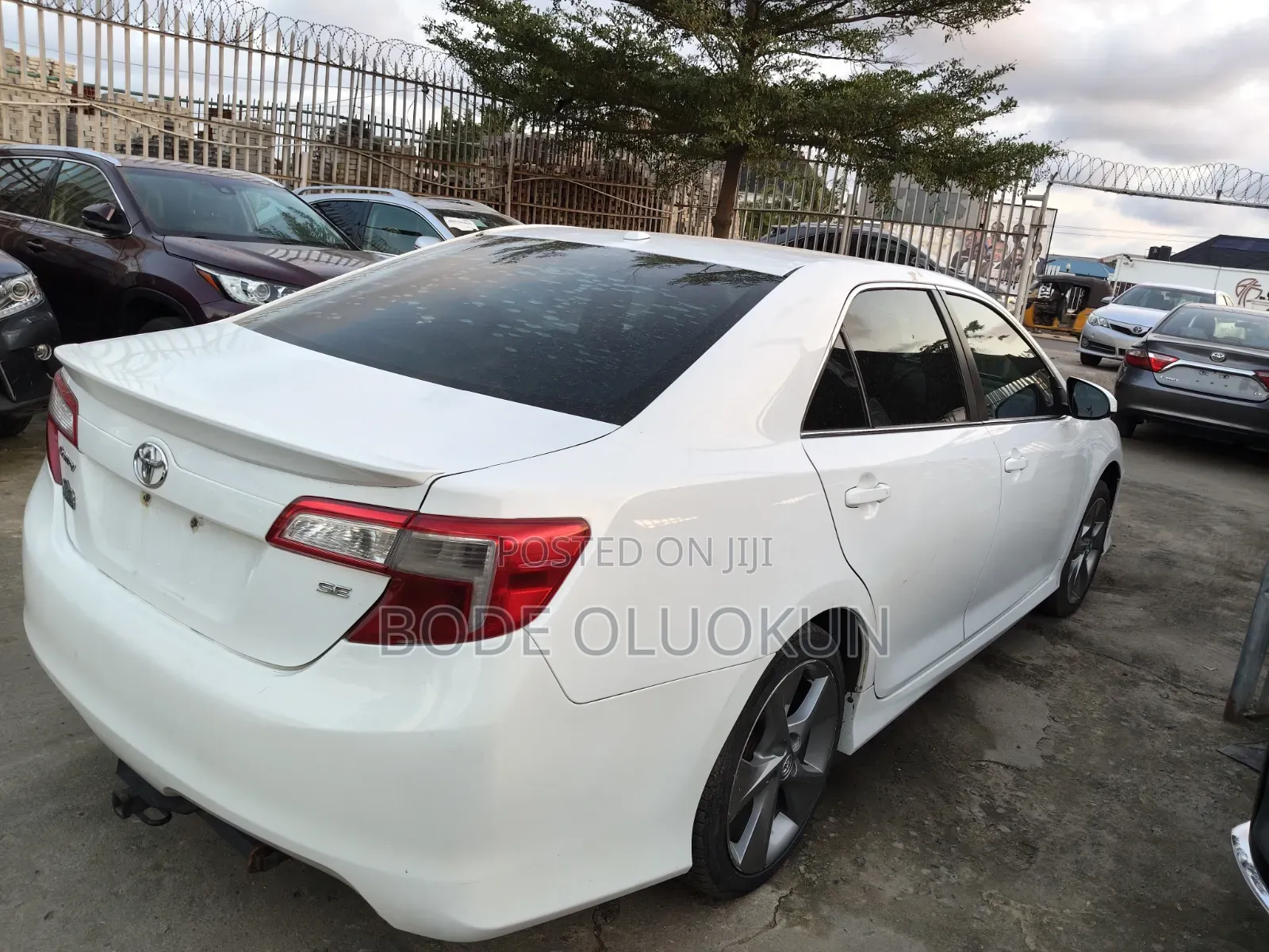 Toyota Camry SE 4dr Sedan (2.5L 4cyl 6A) 2014 White