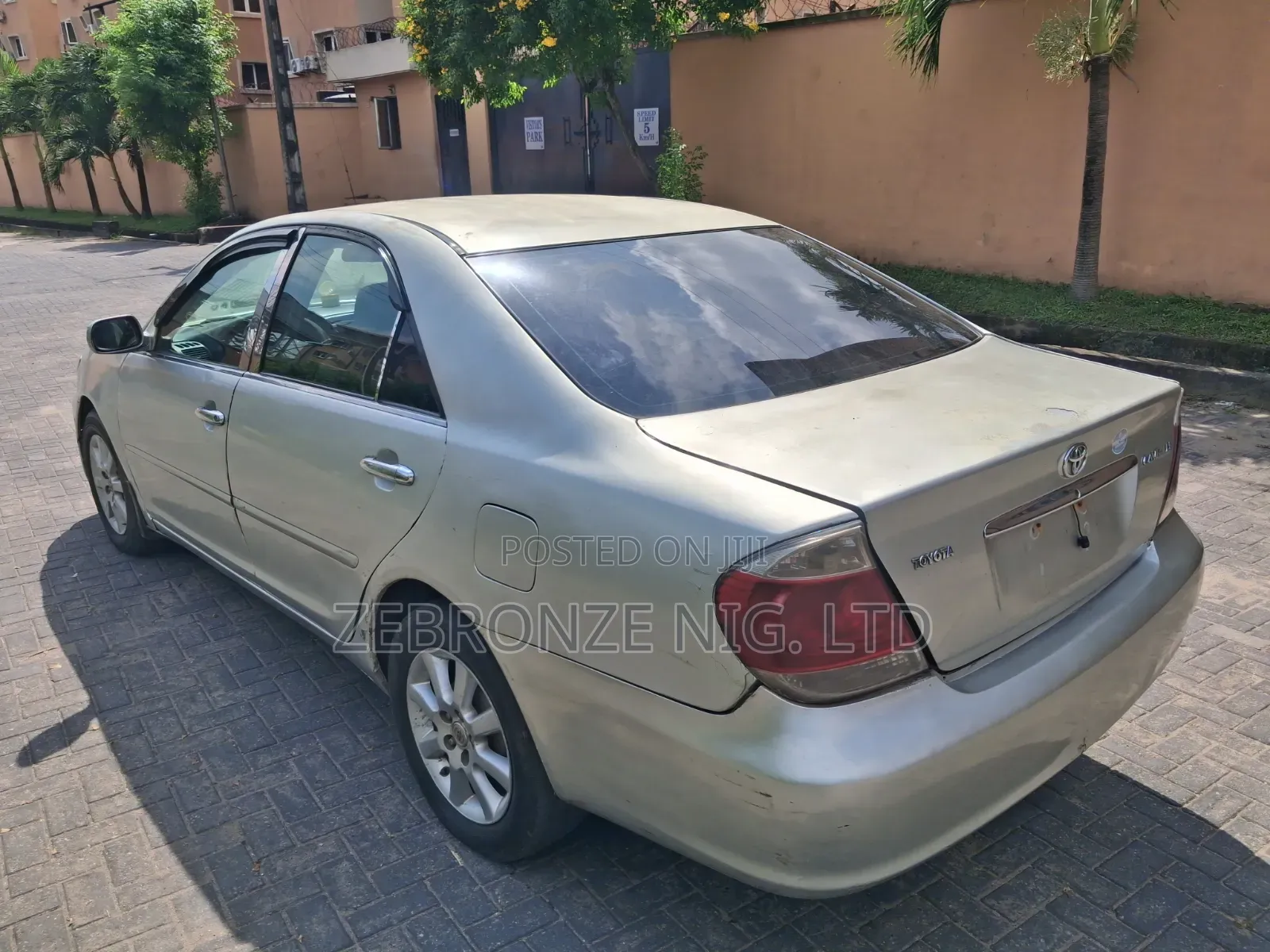 Toyota Camry LE 4dr Sedan (2.4L 4cyl 5A) 2005 Silver