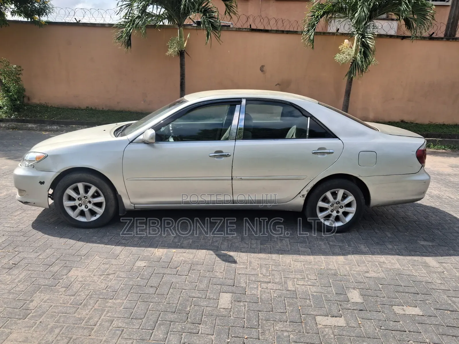 Toyota Camry LE 4dr Sedan (2.4L 4cyl 5A) 2005 Silver