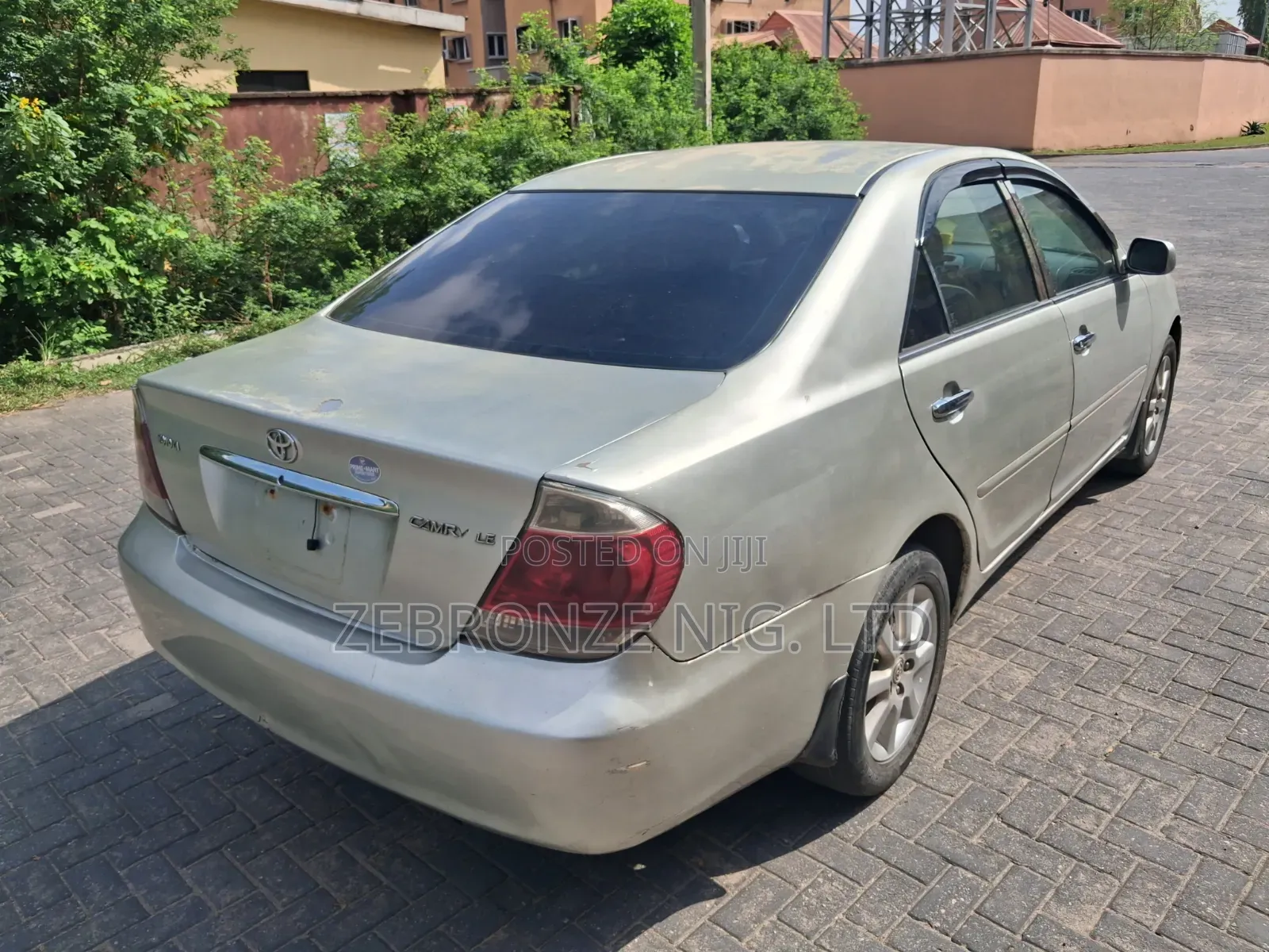 Toyota Camry LE 4dr Sedan (2.4L 4cyl 5A) 2005 Silver