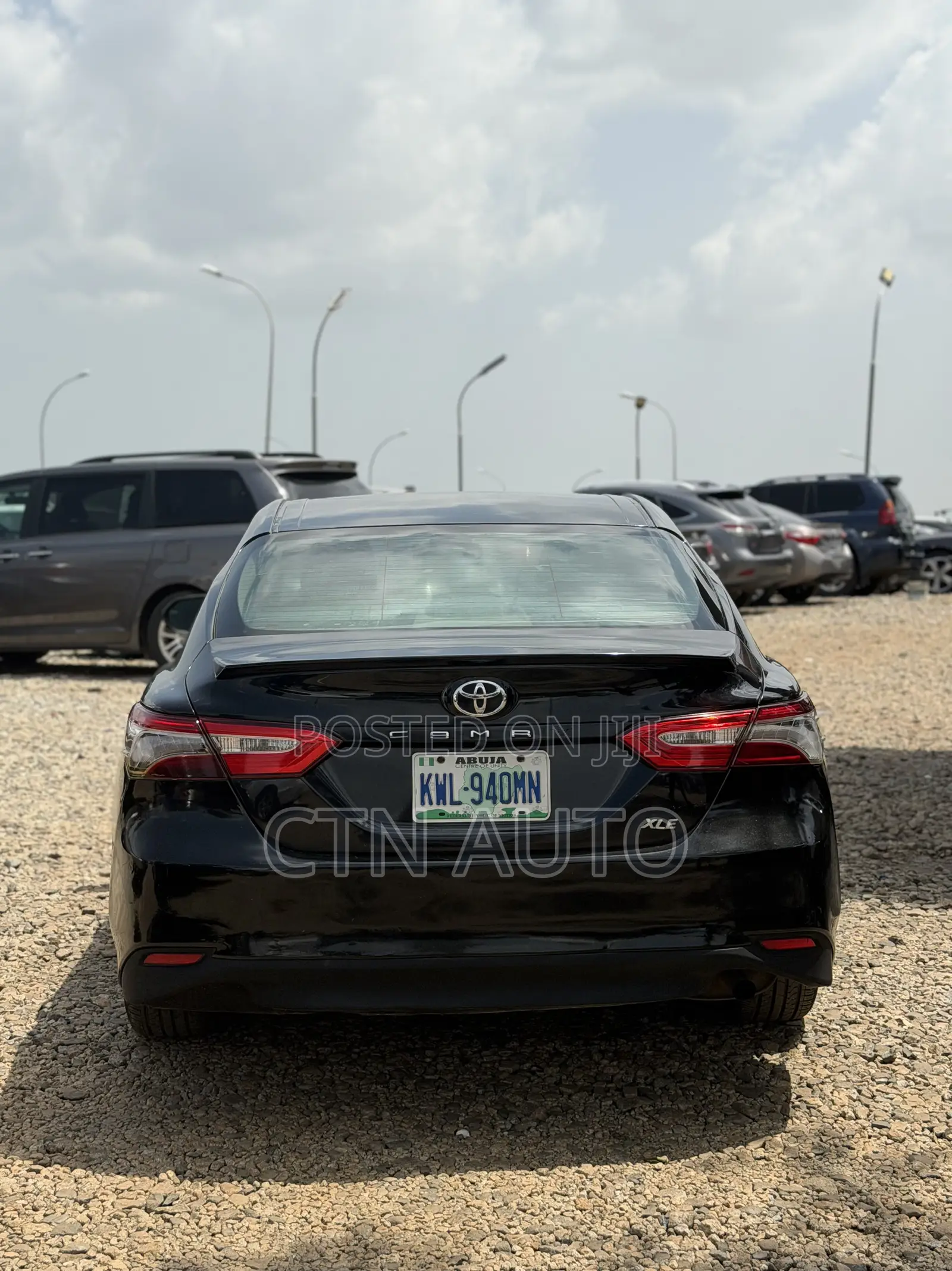 Toyota Camry XLE FWD (2.5L 4cyl 8AM) 2018 Black