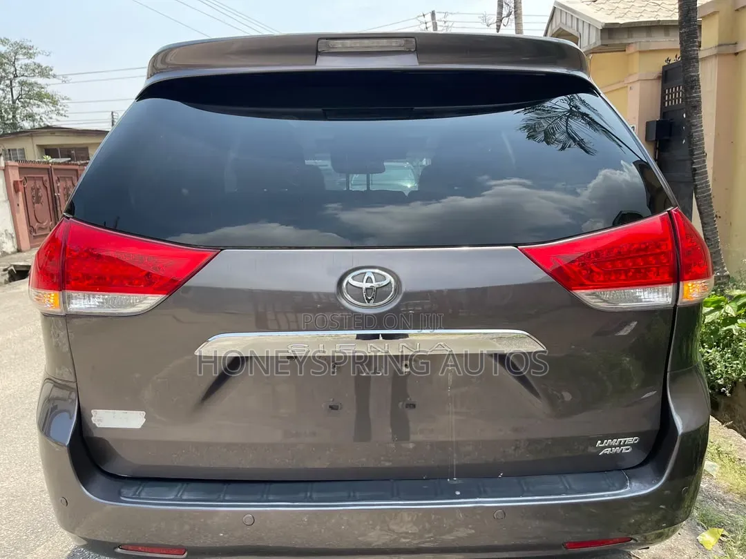 Toyota Sienna Limited 7 Passenger 2012 Gray