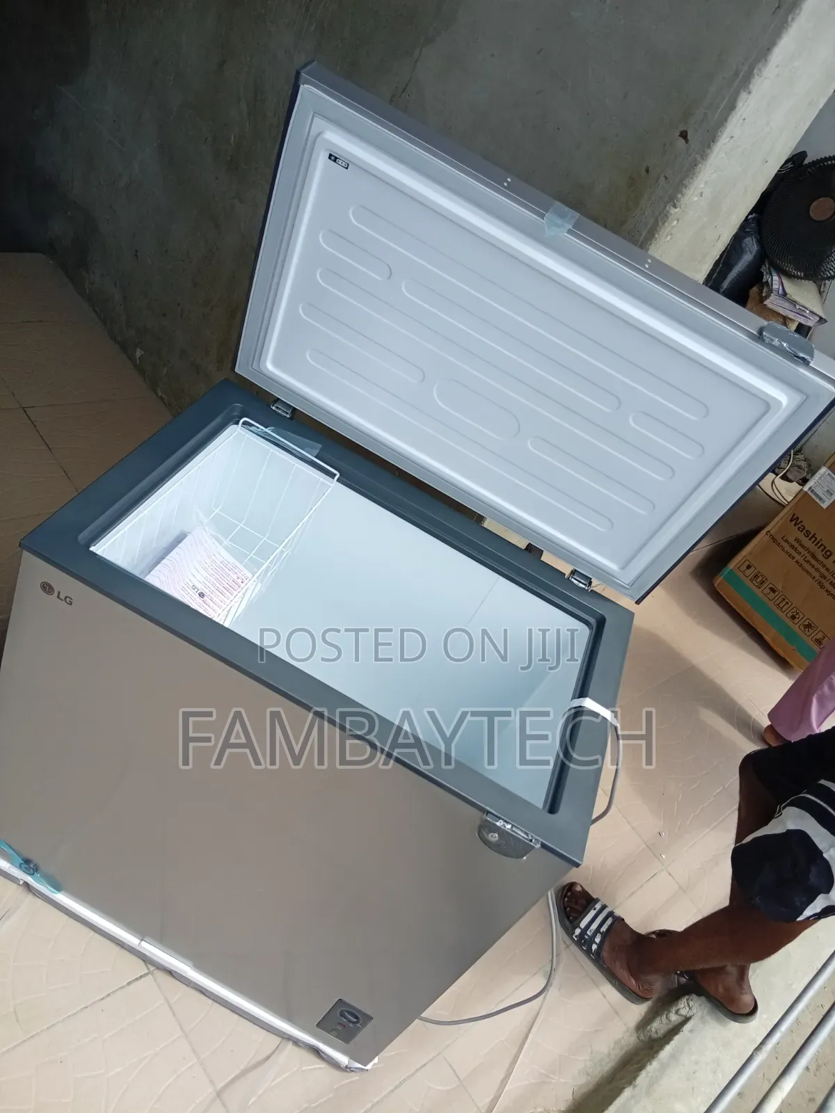 LG FRZ205BQCF 194Litres Chest Freezer for Home & Business