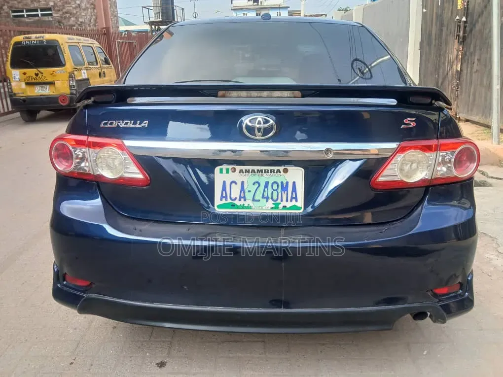 Toyota Corolla 2012 Blue