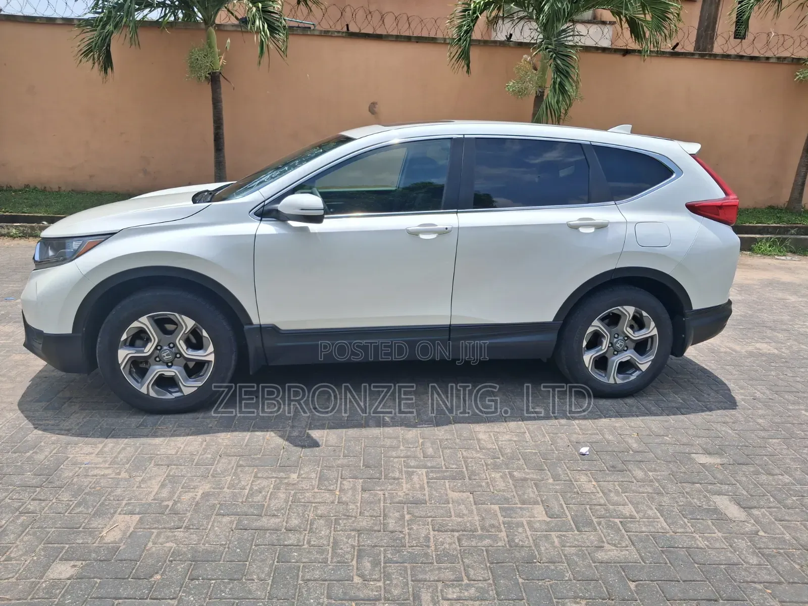 Honda CR-V Touring 4dr SUV AWD (1.5L 4cyl CVT) 2017 White