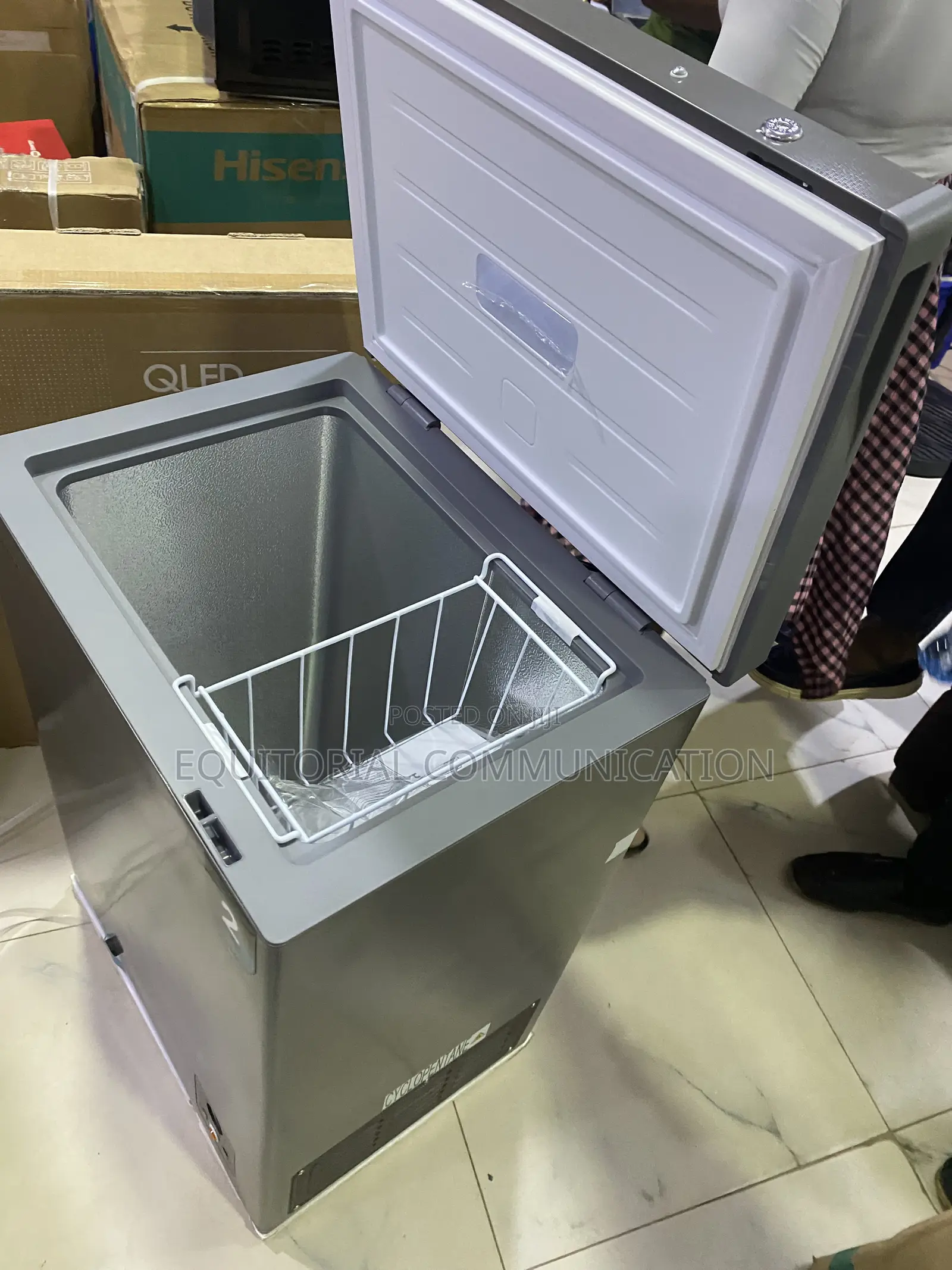 Hisense FC130SH 97L Chest Freezer for Small Retail Stores
