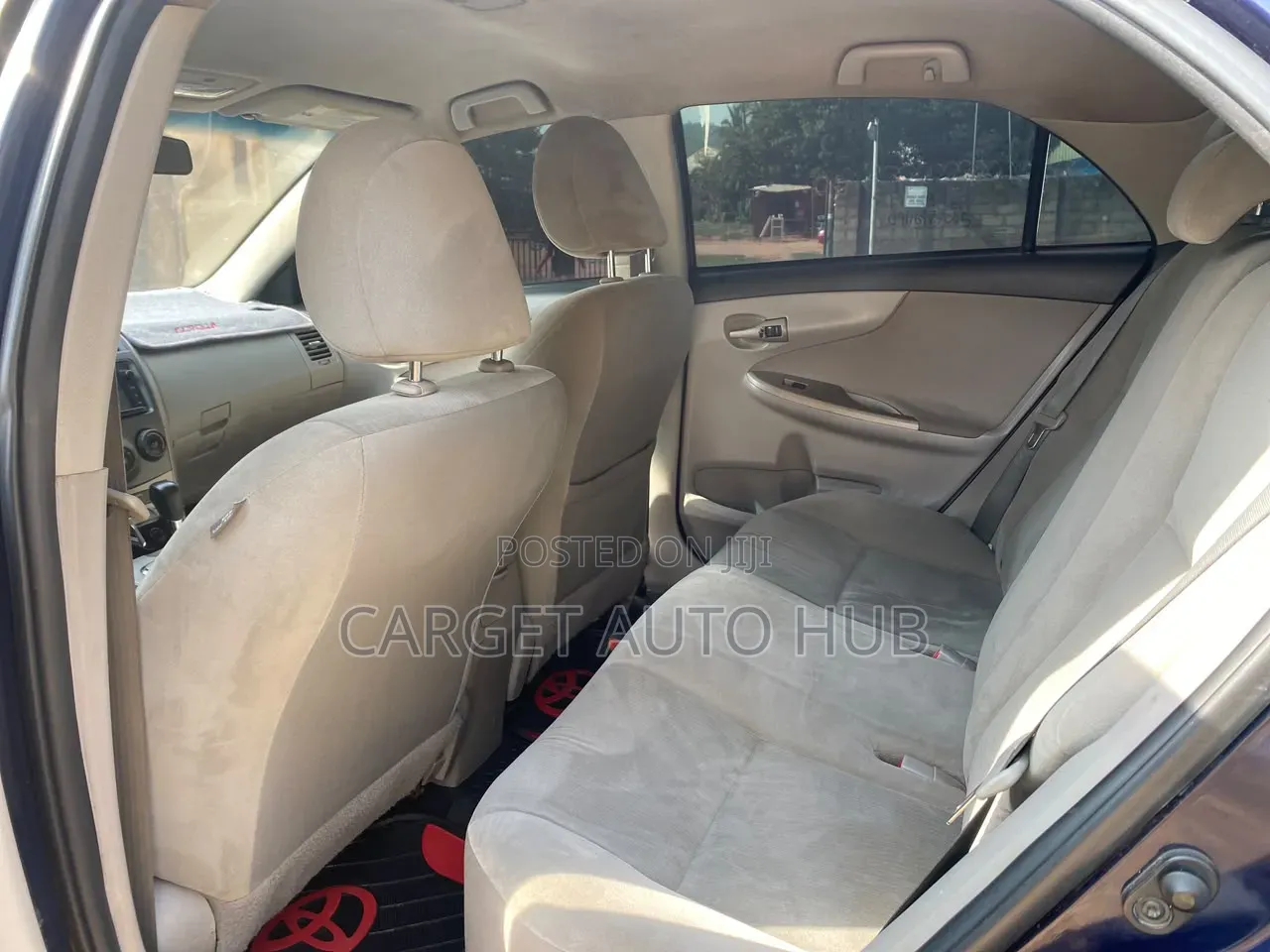 Toyota Corolla LE 4dr Sedan (1.8L 4cyl 4A) 2013 Blue