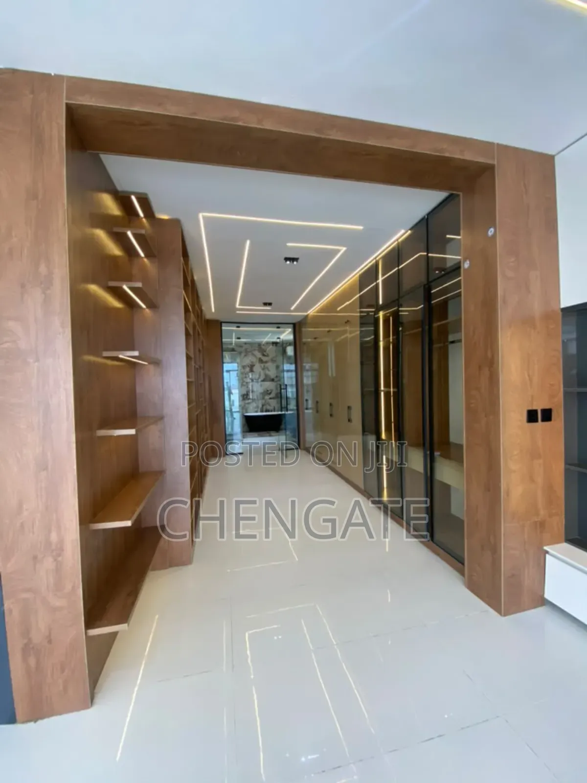 5bdrm Duplex in Chevron for sale