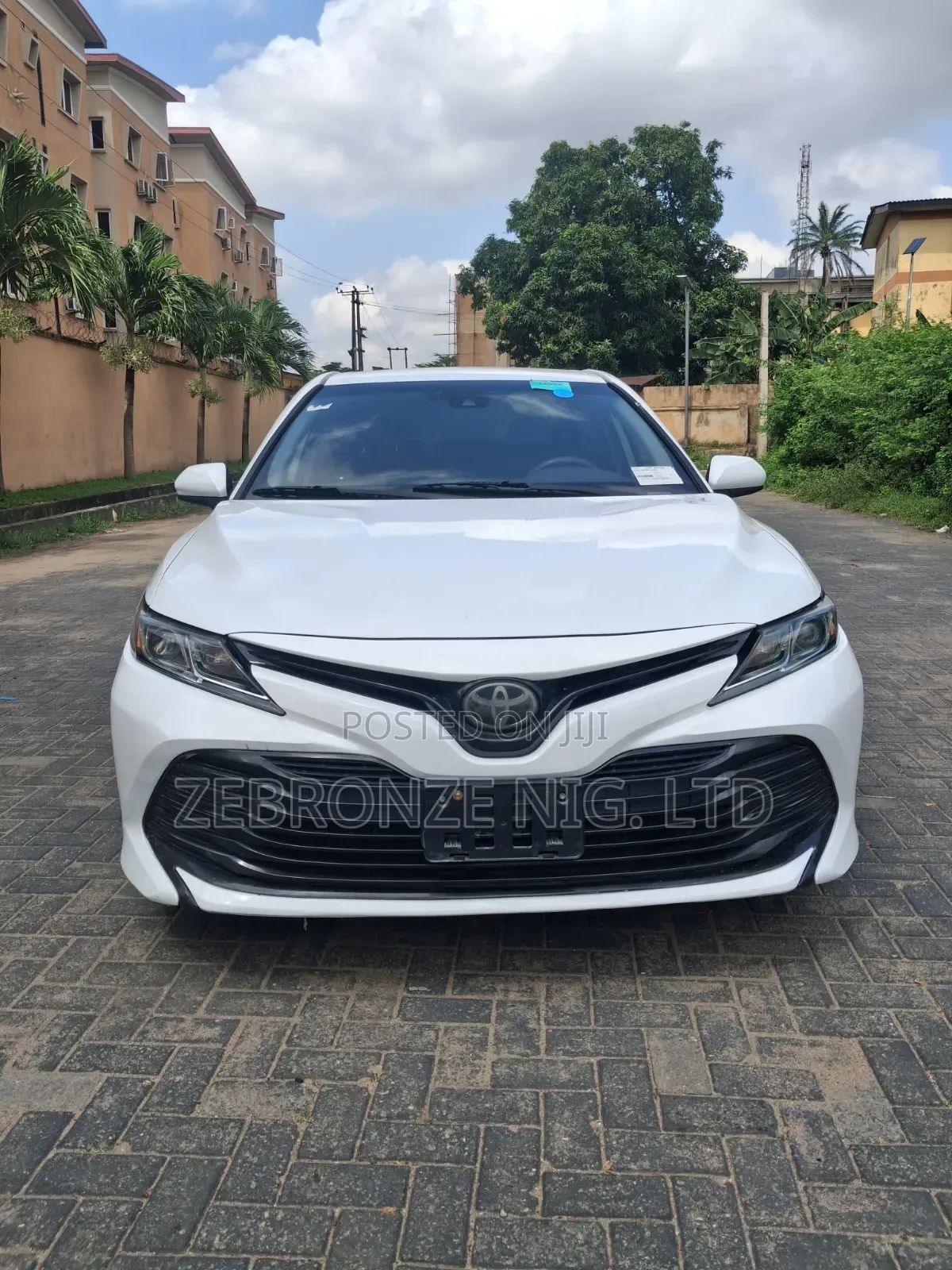 Toyota Camry LE (2.5L 4cyl 8A) 2019 White