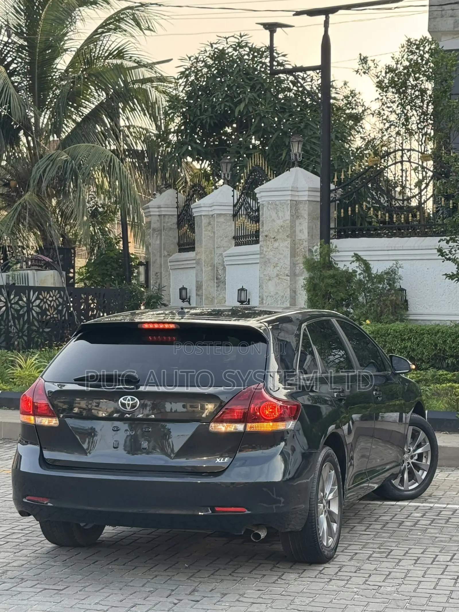 Toyota Venza XLE 4dr Wagon AWD (2.7L 4cyl 6A) 2014 Gray