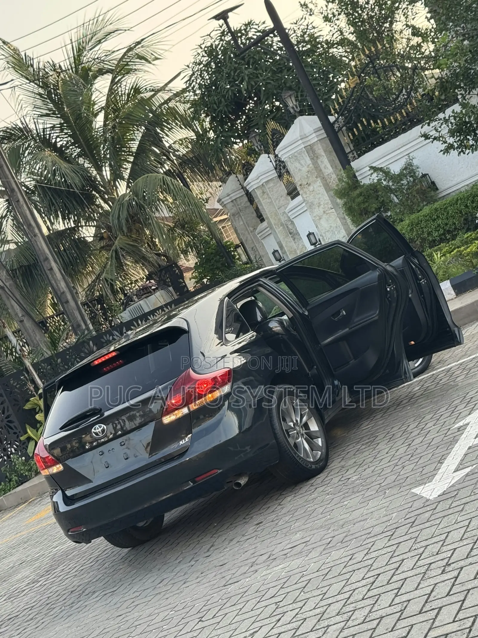 Toyota Venza XLE 4dr Wagon AWD (2.7L 4cyl 6A) 2014 Gray
