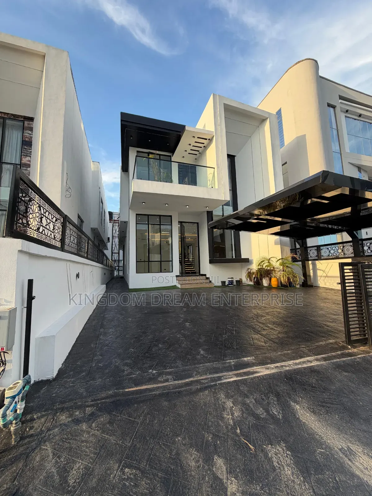 5bdrm Duplex in Chevron Drive Lekki for sale