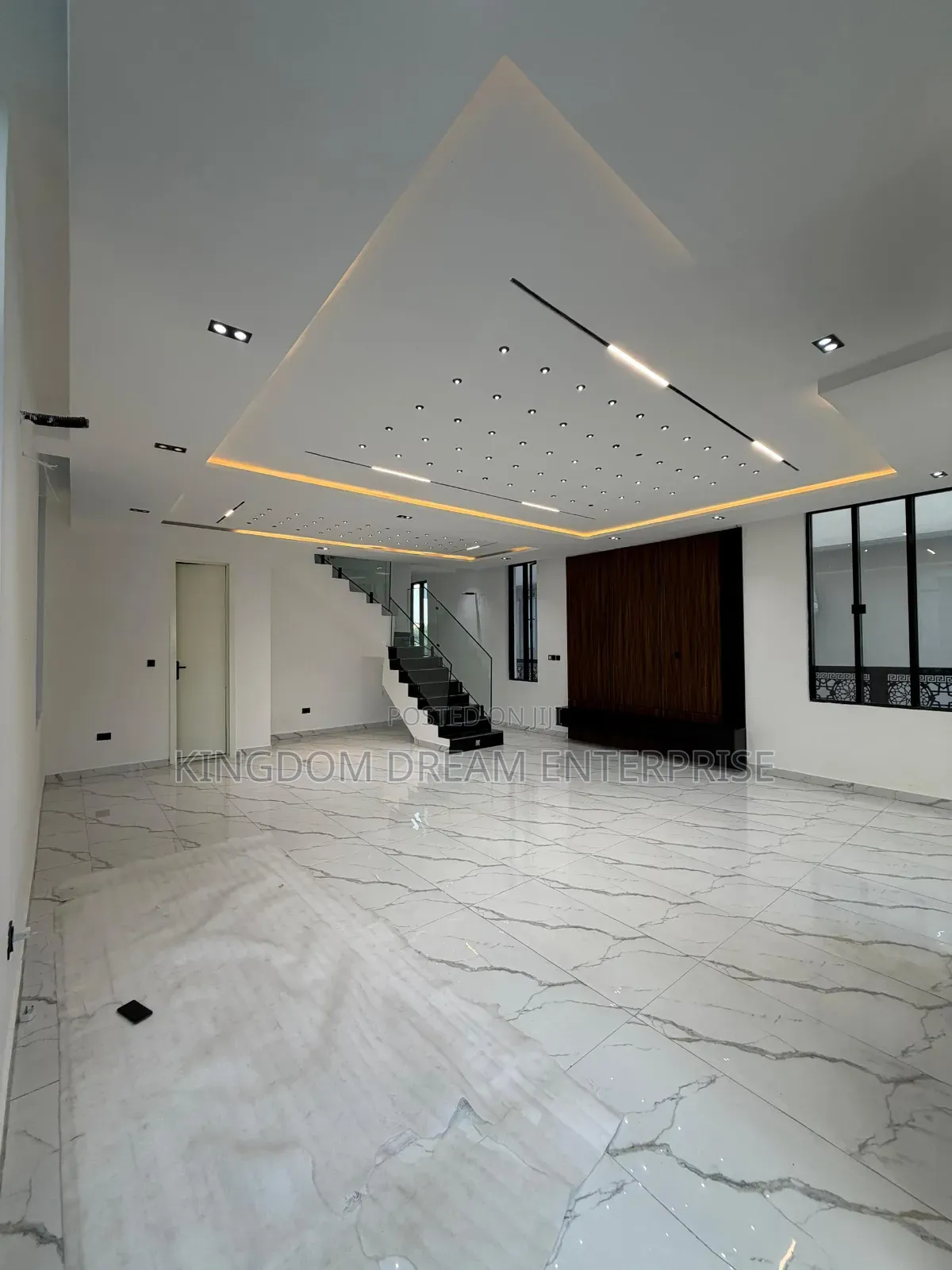 5bdrm Duplex in Chevron Drive Lekki for sale