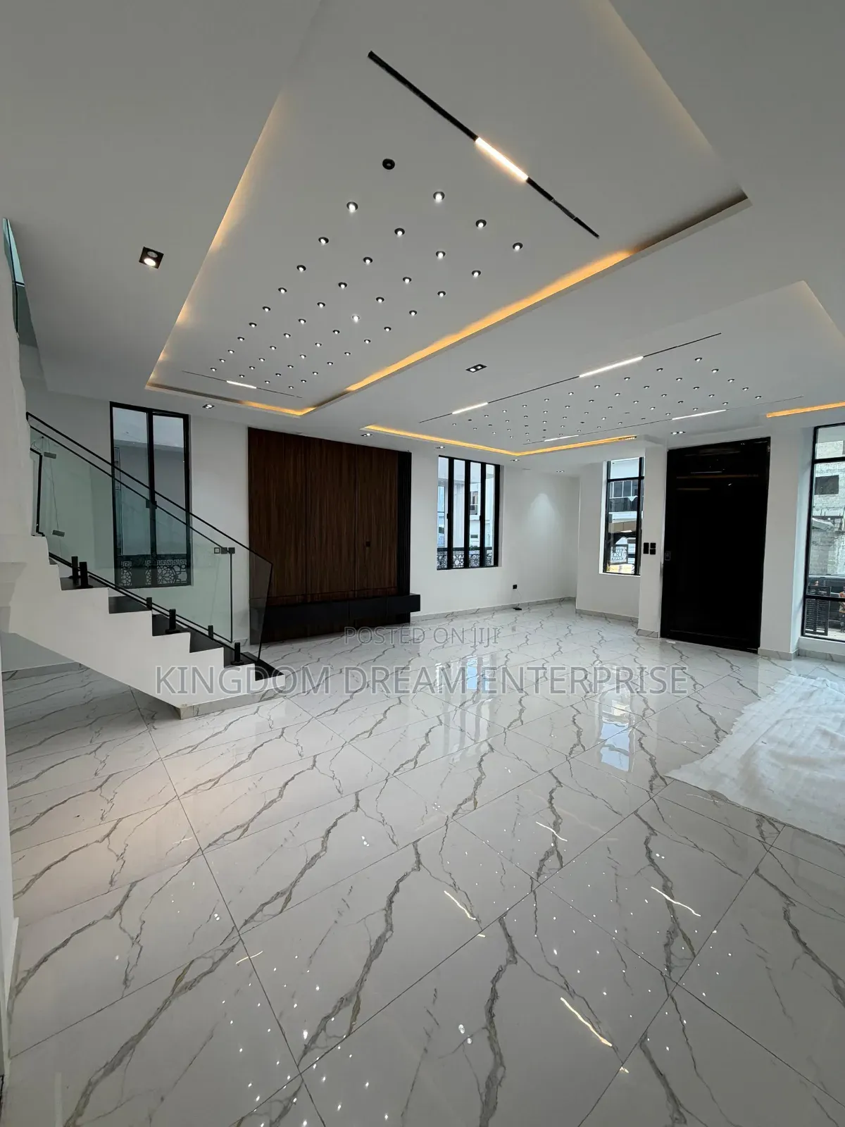 5bdrm Duplex in Chevron Drive Lekki for sale