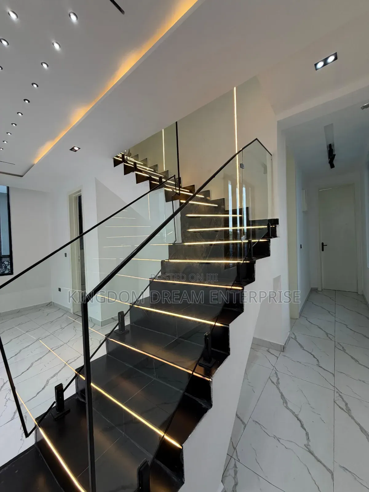 5bdrm Duplex in Chevron Drive Lekki for sale