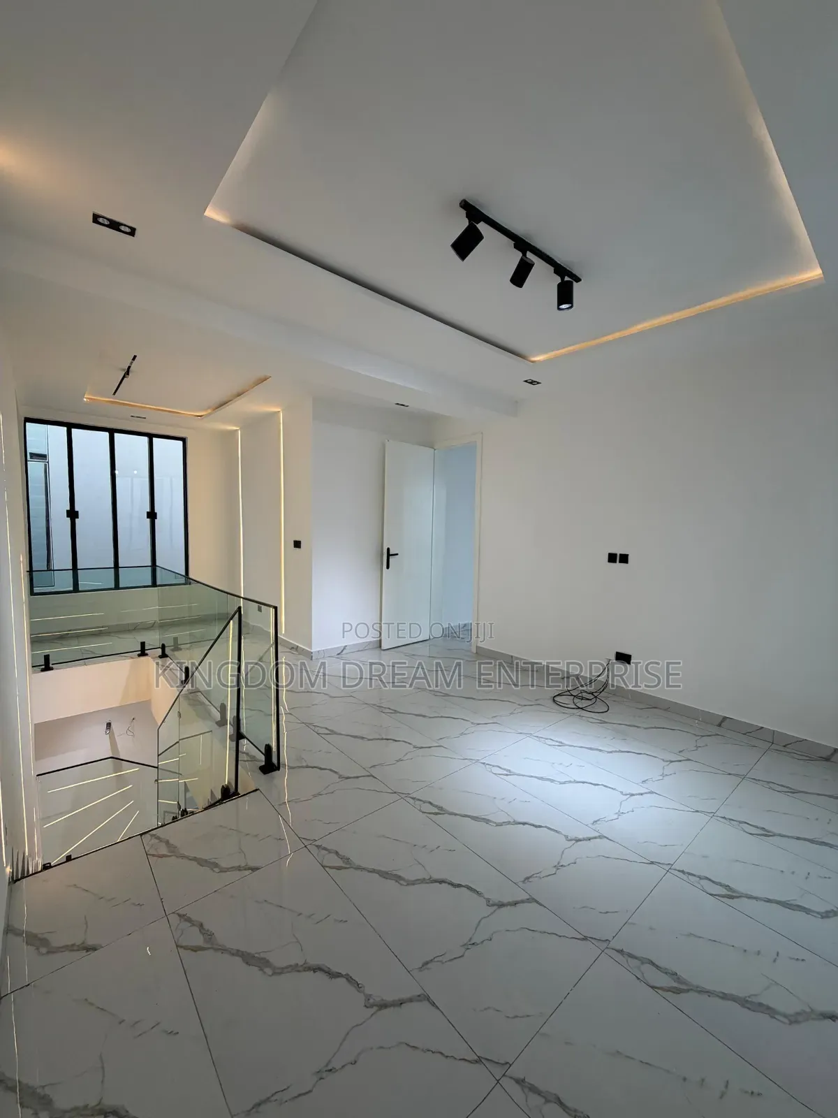 5bdrm Duplex in Chevron Drive Lekki for sale