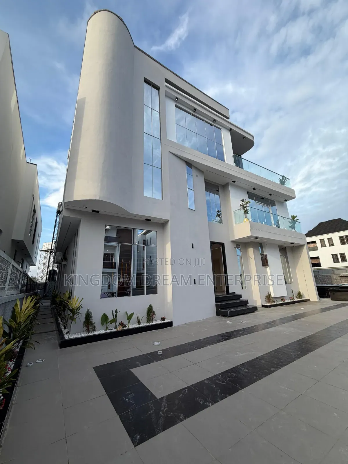 5bdrm Duplex in Chevron Lekki Lagos for sale