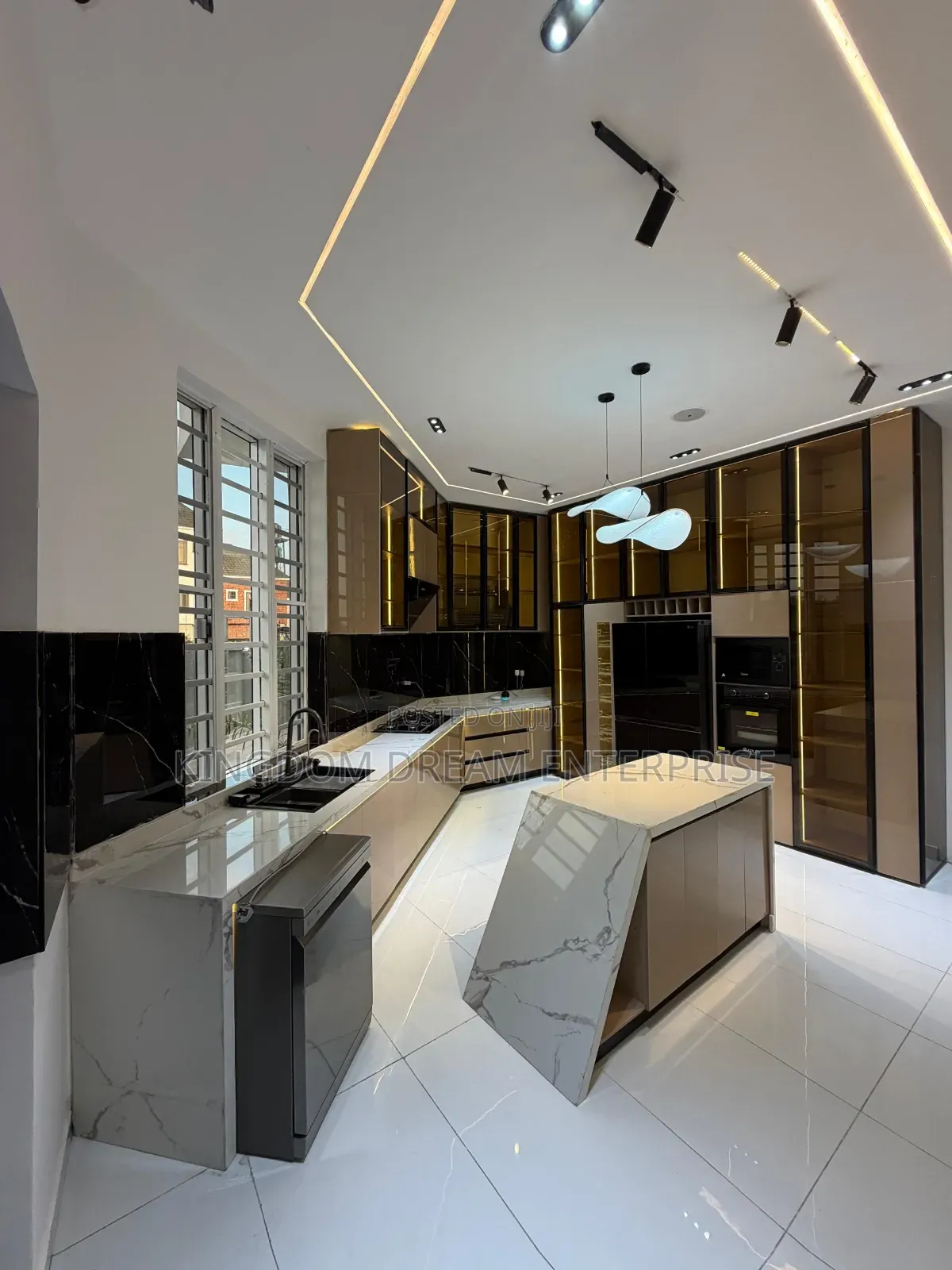 5bdrm Duplex in Chevron Lekki Lagos for sale