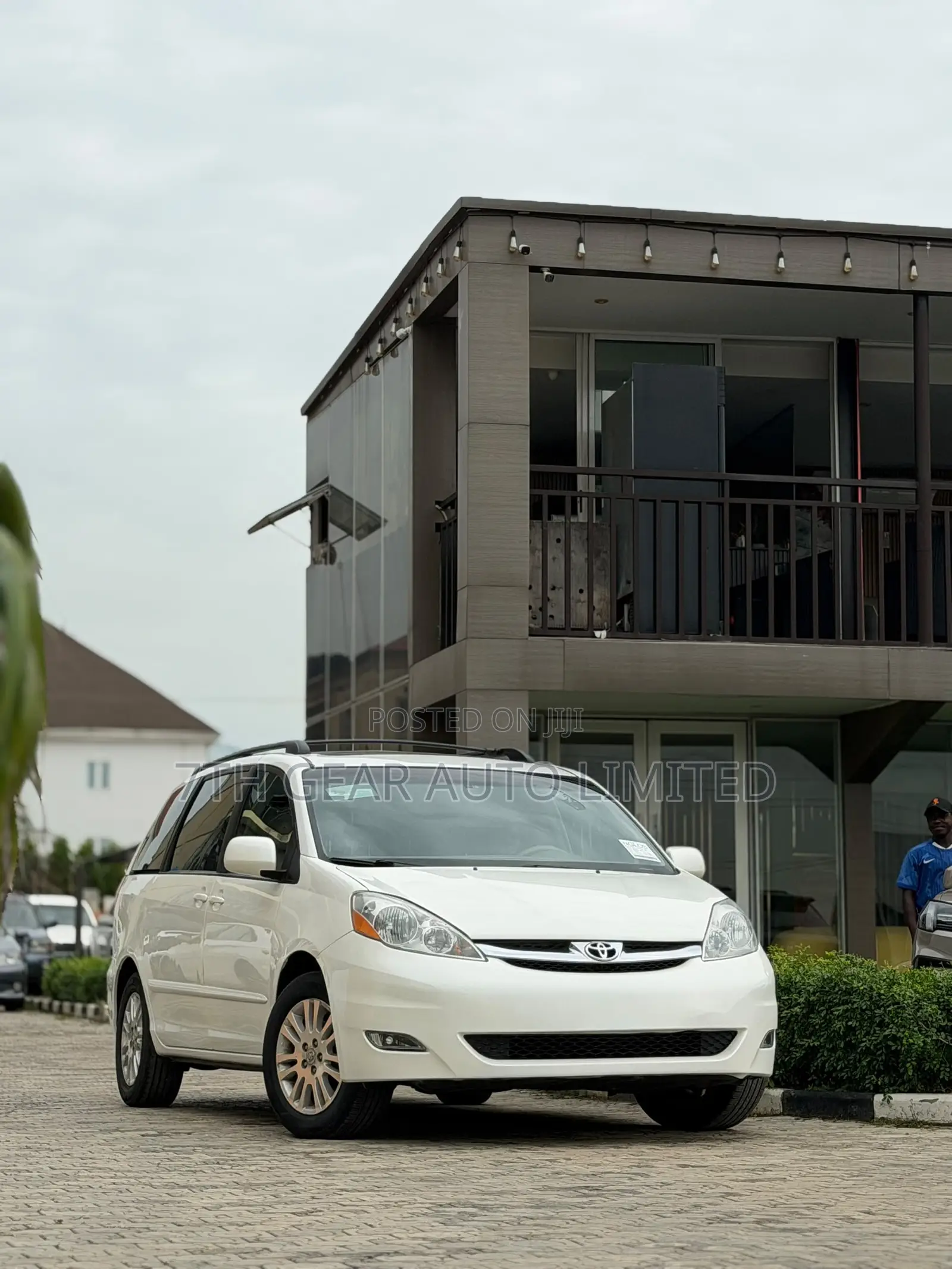 Toyota Sienna XLE AWD 2009 White